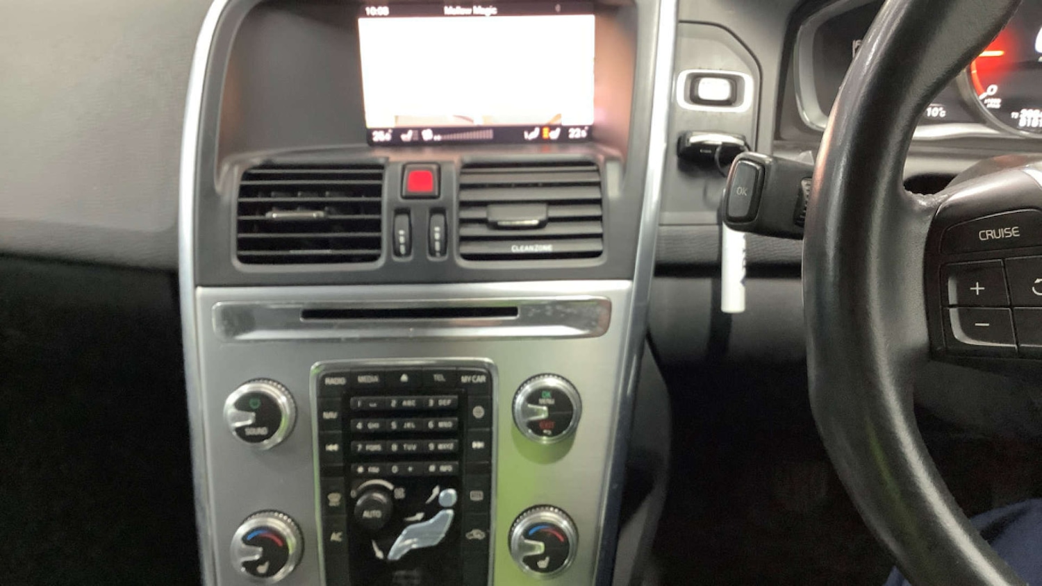 Used Volvo XC60 2017 for sale - 76972479: Photo 14