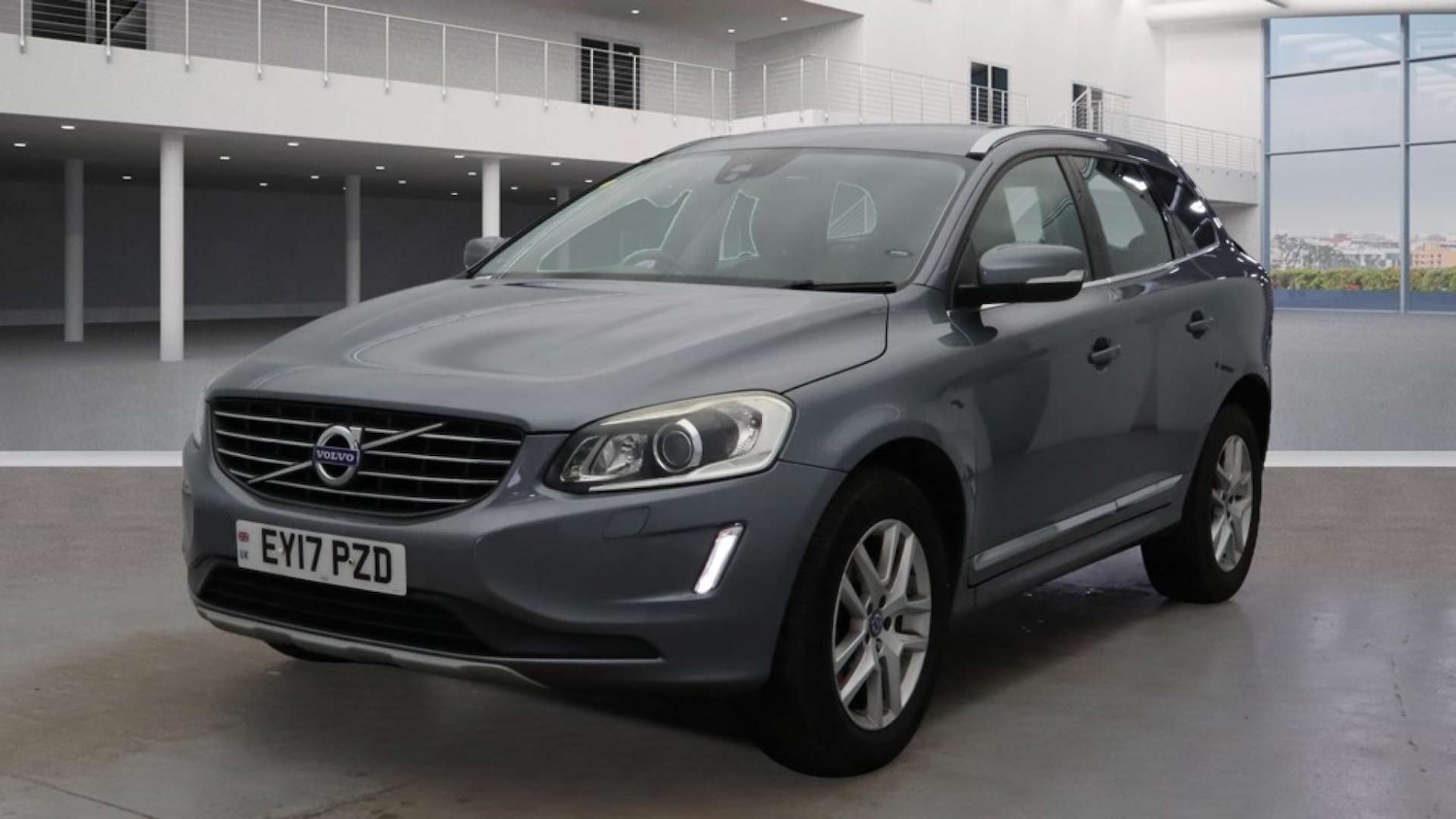 Used Volvo XC60 2017 for sale - 76972479: Photo 3