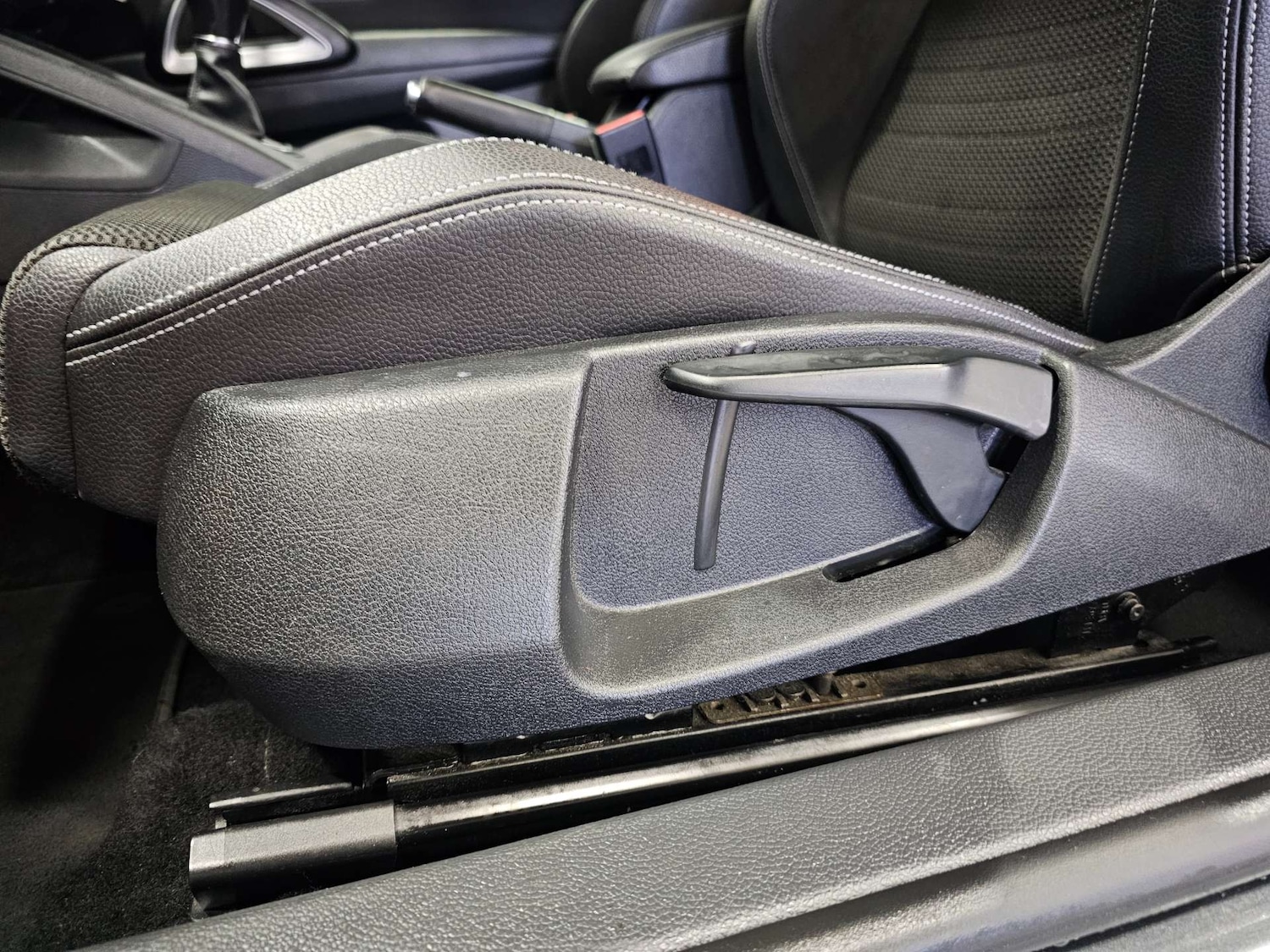 Used Volkswagen Scirocco 2015 for sale - 77845664: Photo 85