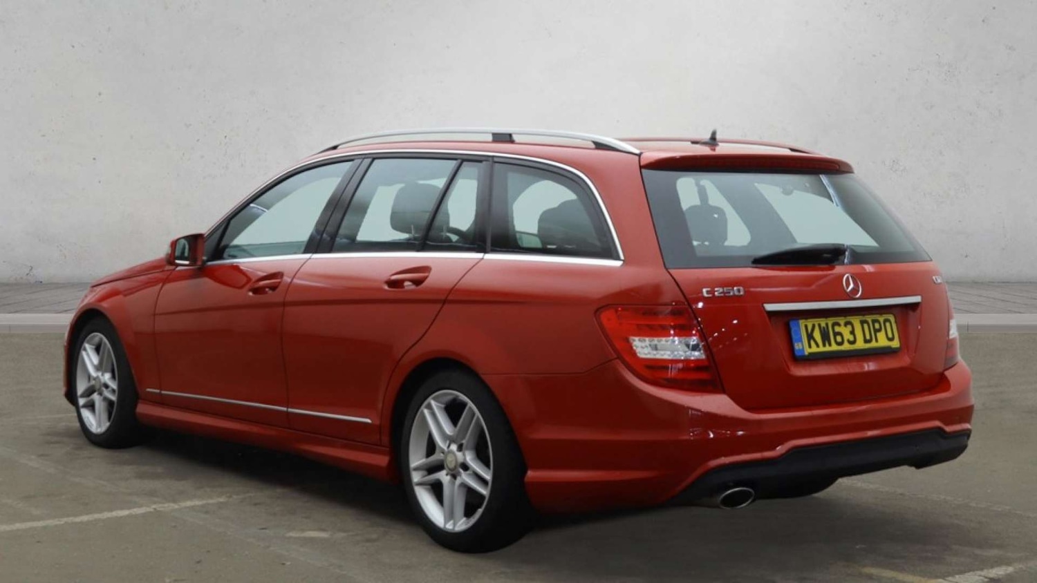 Used Mercedes-Benz C Class 2014 for sale - 77233567: Photo 4