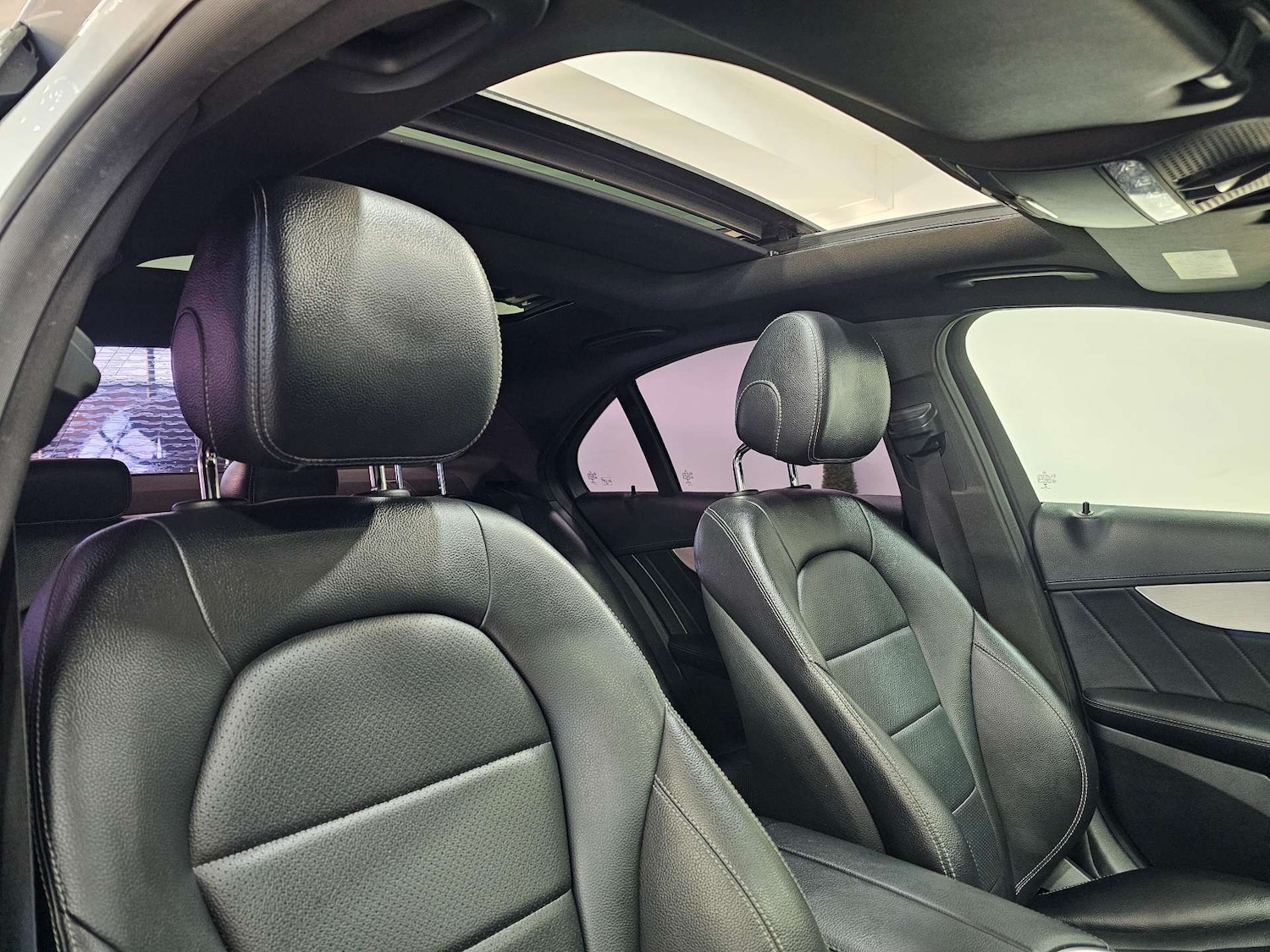 Used Mercedes-Benz C Class 2015 for sale - 76972403: Photo 2