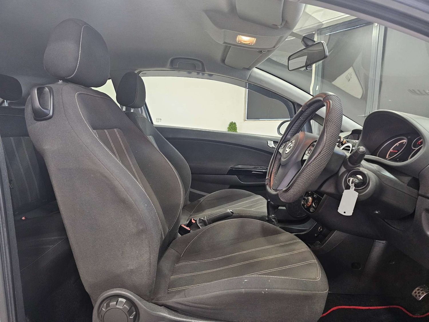 Used Vauxhall Corsa 2013 for sale - 77053038: Photo 2