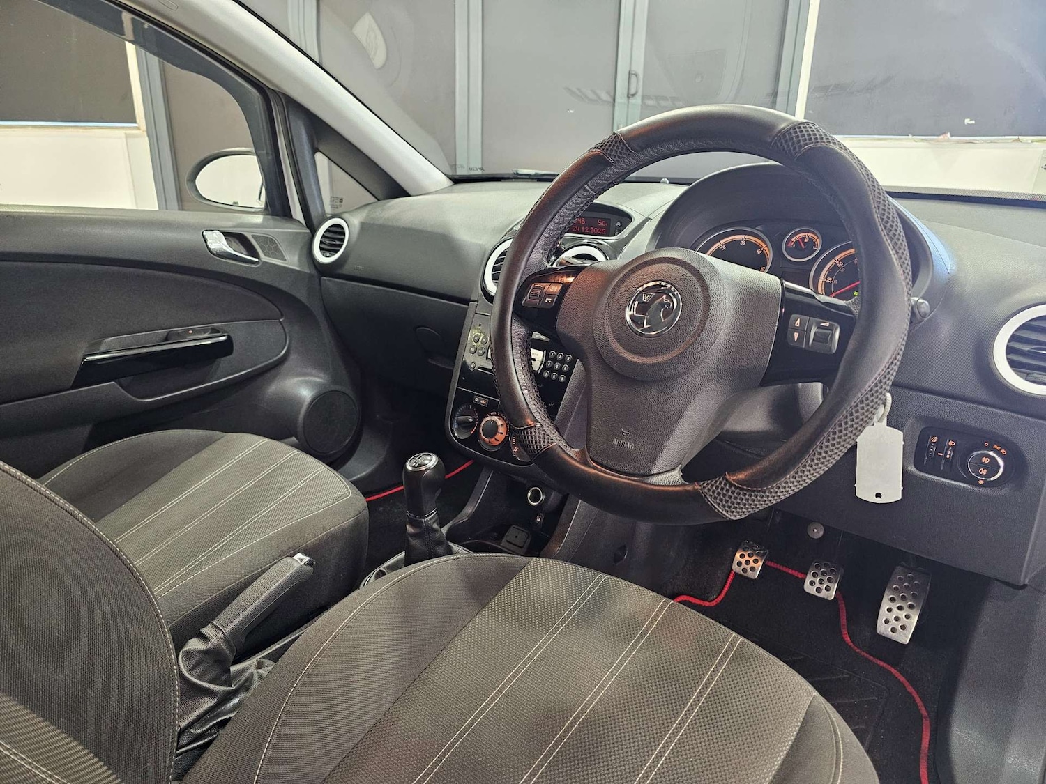 Used Vauxhall Corsa 2013 for sale - 77053038: Photo 3