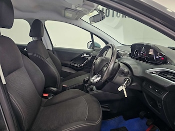 Used Peugeot 208 2017 for sale - 79044731: Photo