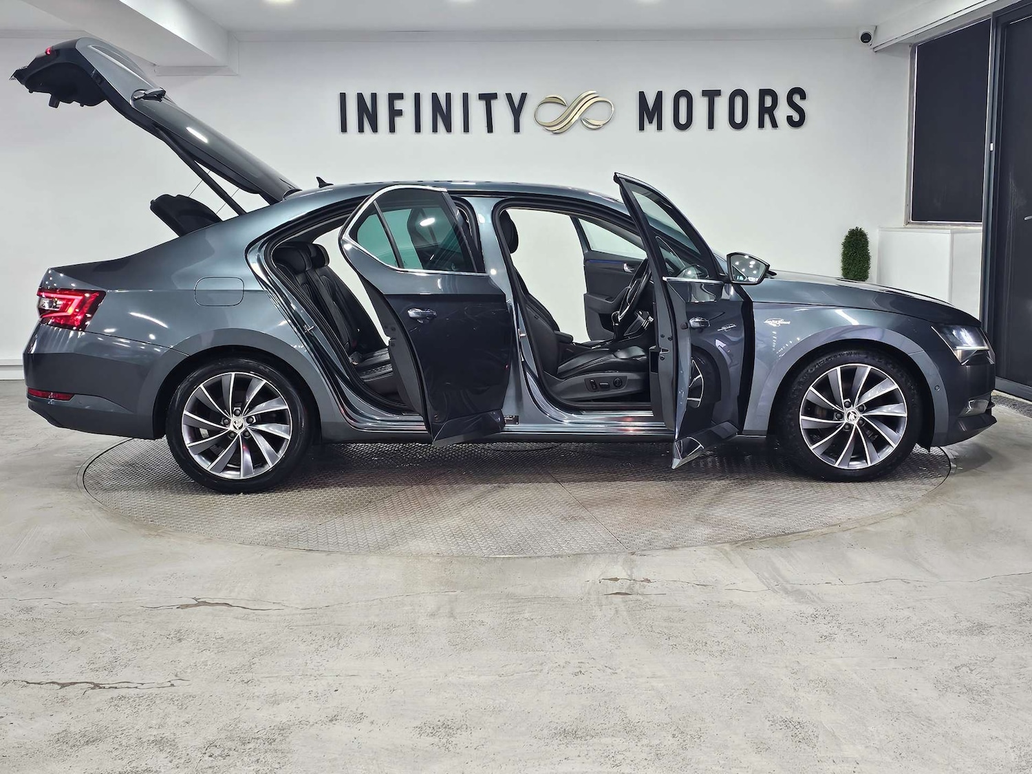 Used Skoda Superb 2016 for sale - 76972405: Photo 42