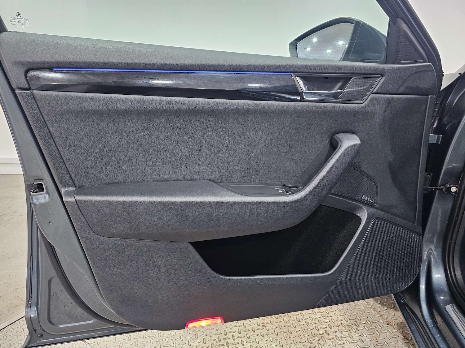 Used Skoda Superb 2016 for sale - 76972405: Photo 92