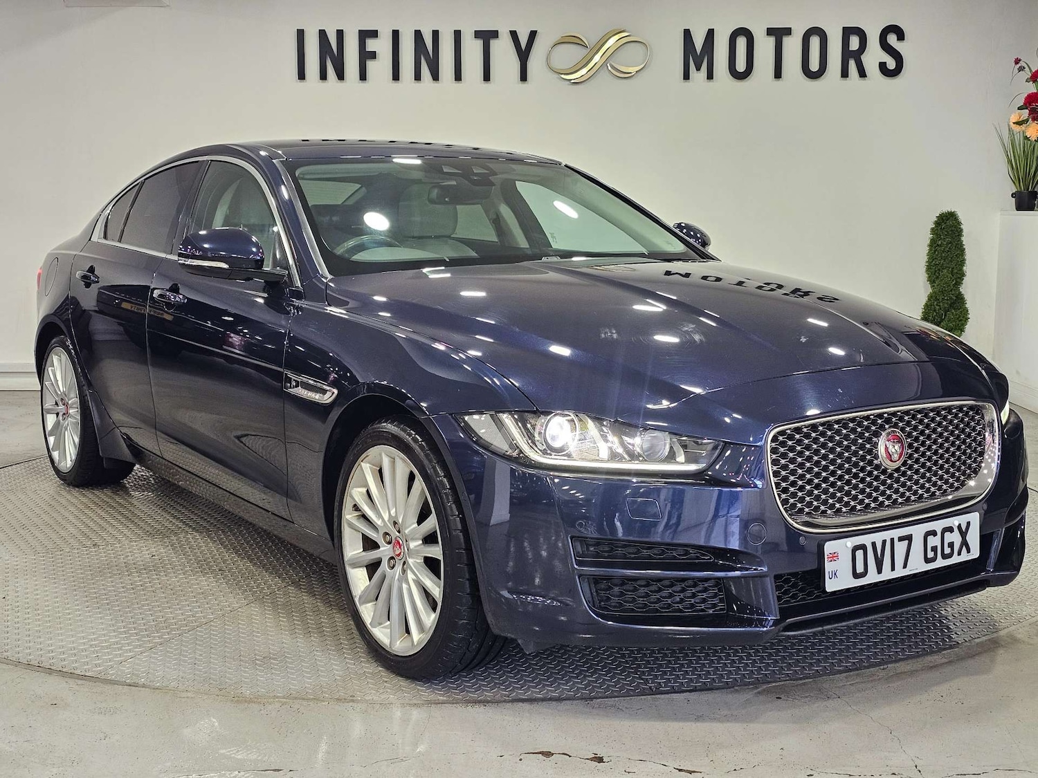 Used Jaguar XE 2017 for sale - 76972341: Photo 1