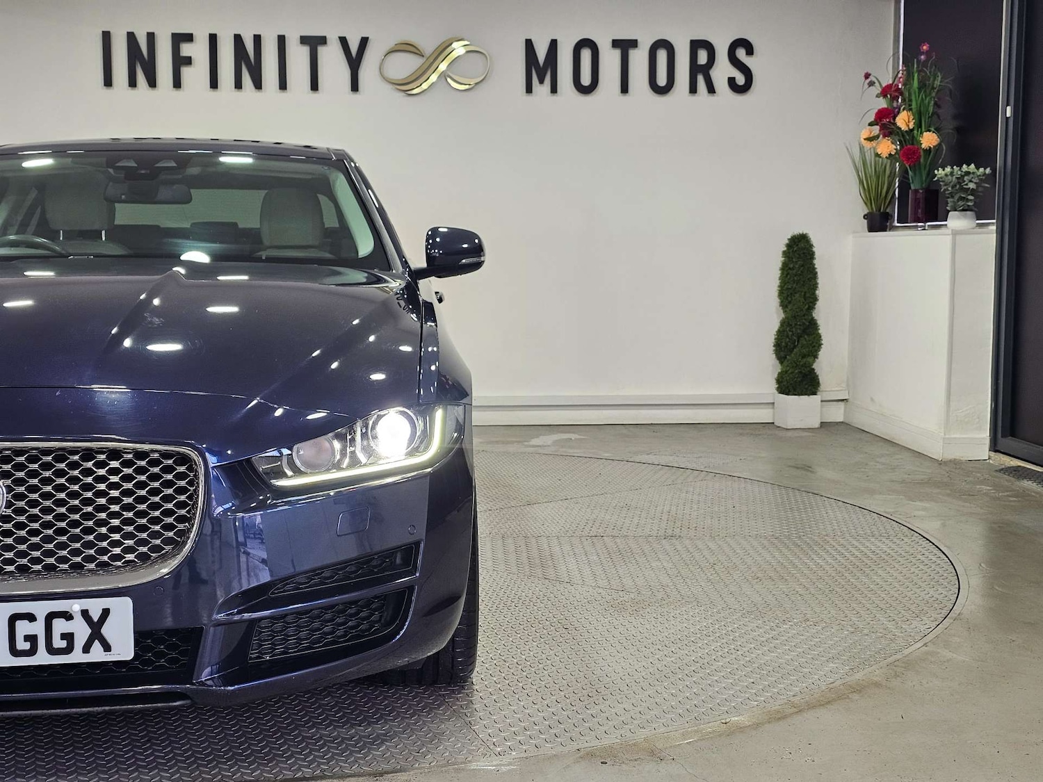 Used Jaguar XE 2017 for sale - 76972341: Photo 17