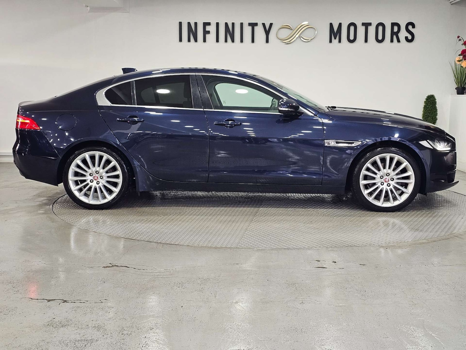 Used Jaguar XE 2017 for sale - 76972341: Photo 26