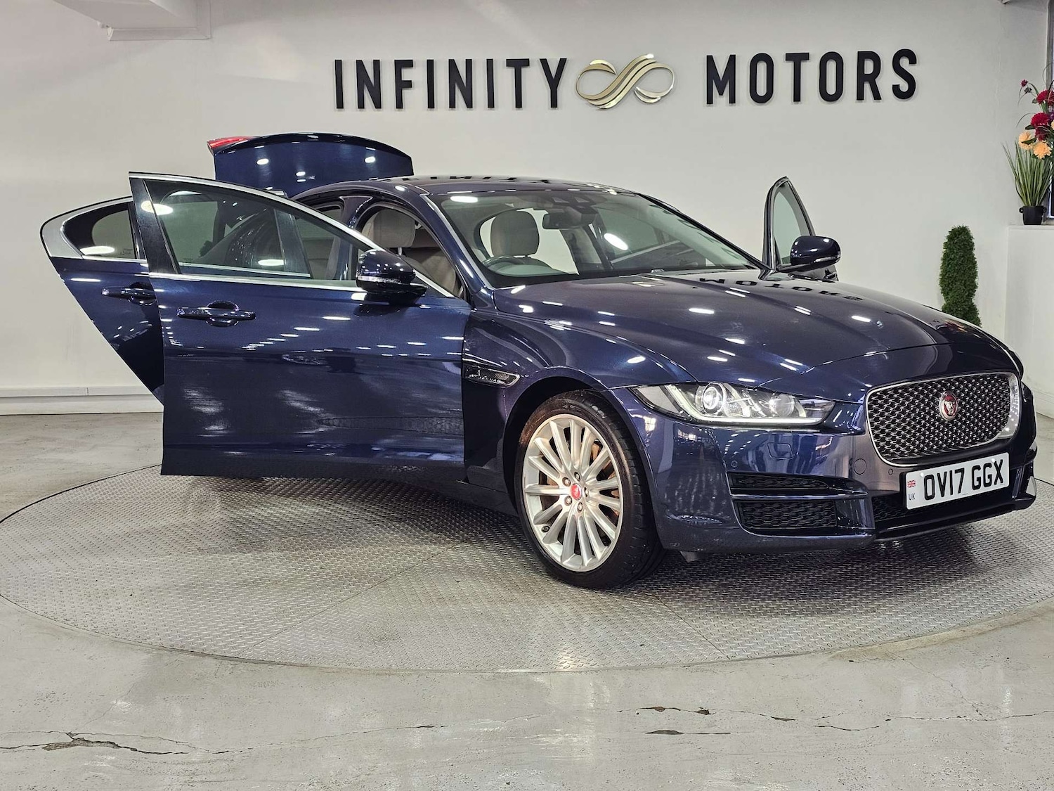 Used Jaguar XE 2017 for sale - 76972341: Photo 38