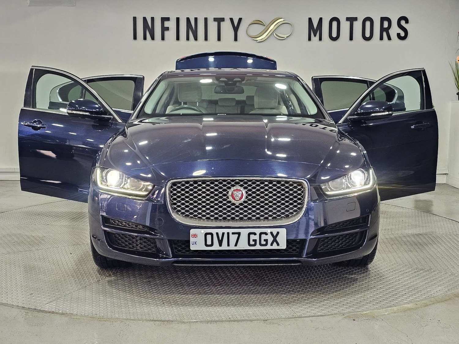 Used Jaguar XE 2017 for sale - 76972341: Photo 39