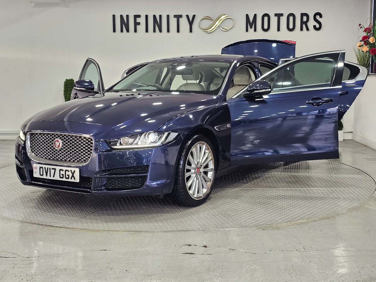 Used Jaguar XE 2017 for sale - 76972341: Photo 40