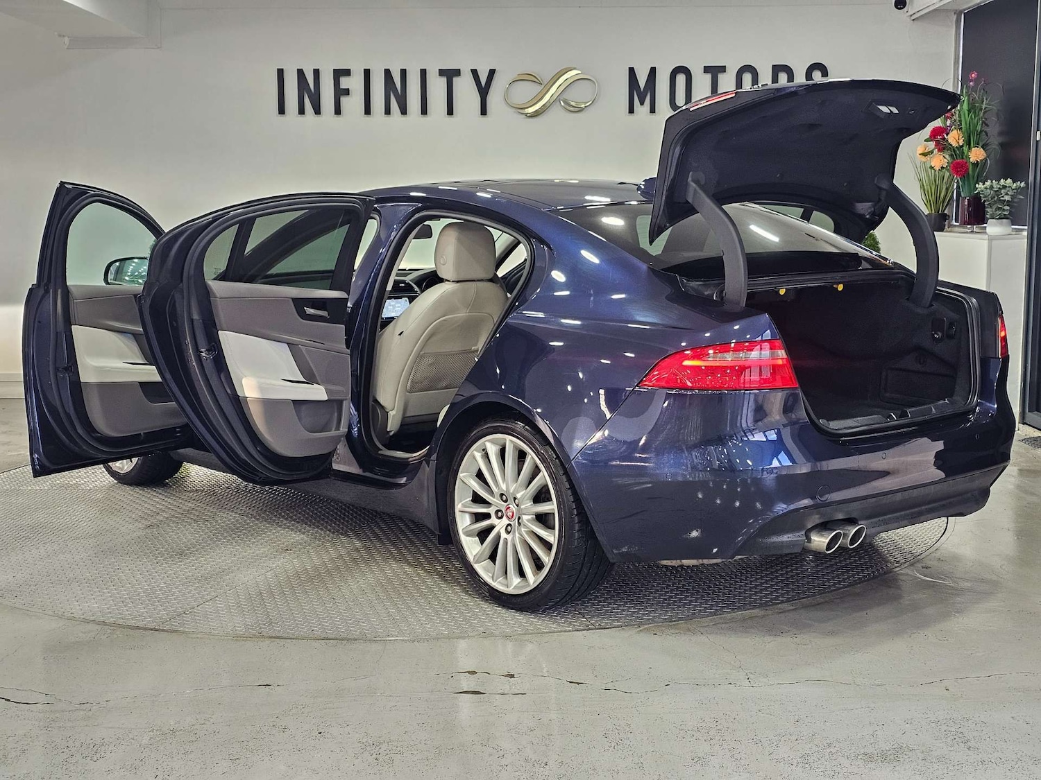 Used Jaguar XE 2017 for sale - 76972341: Photo 42