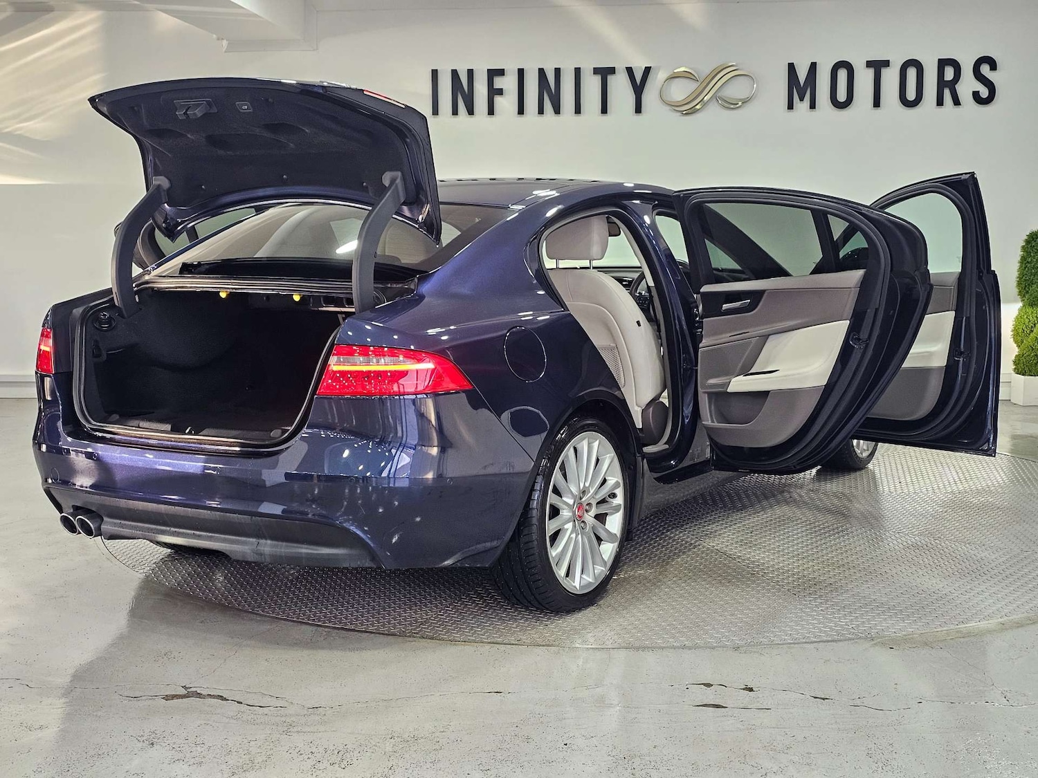 Used Jaguar XE 2017 for sale - 76972341: Photo 44