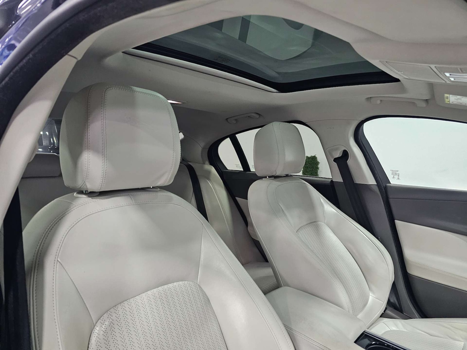 Used Jaguar XE 2017 for sale - 76972341: Photo 51