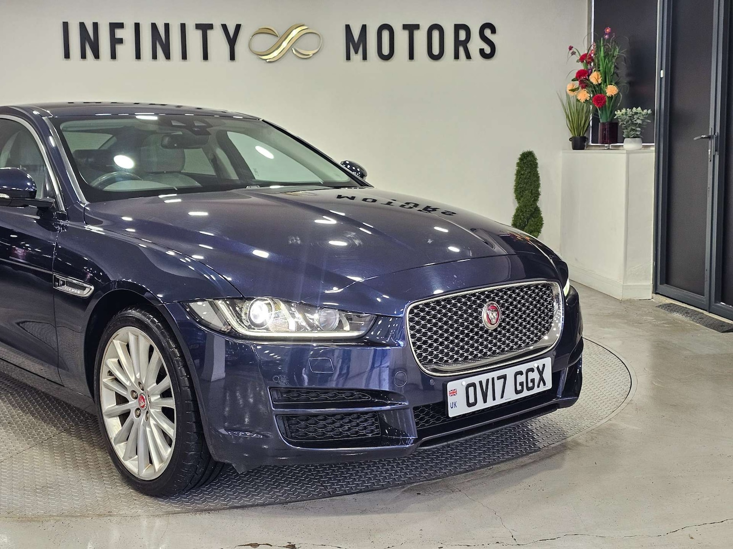 Used Jaguar XE 2017 for sale - 76972341: Photo 6