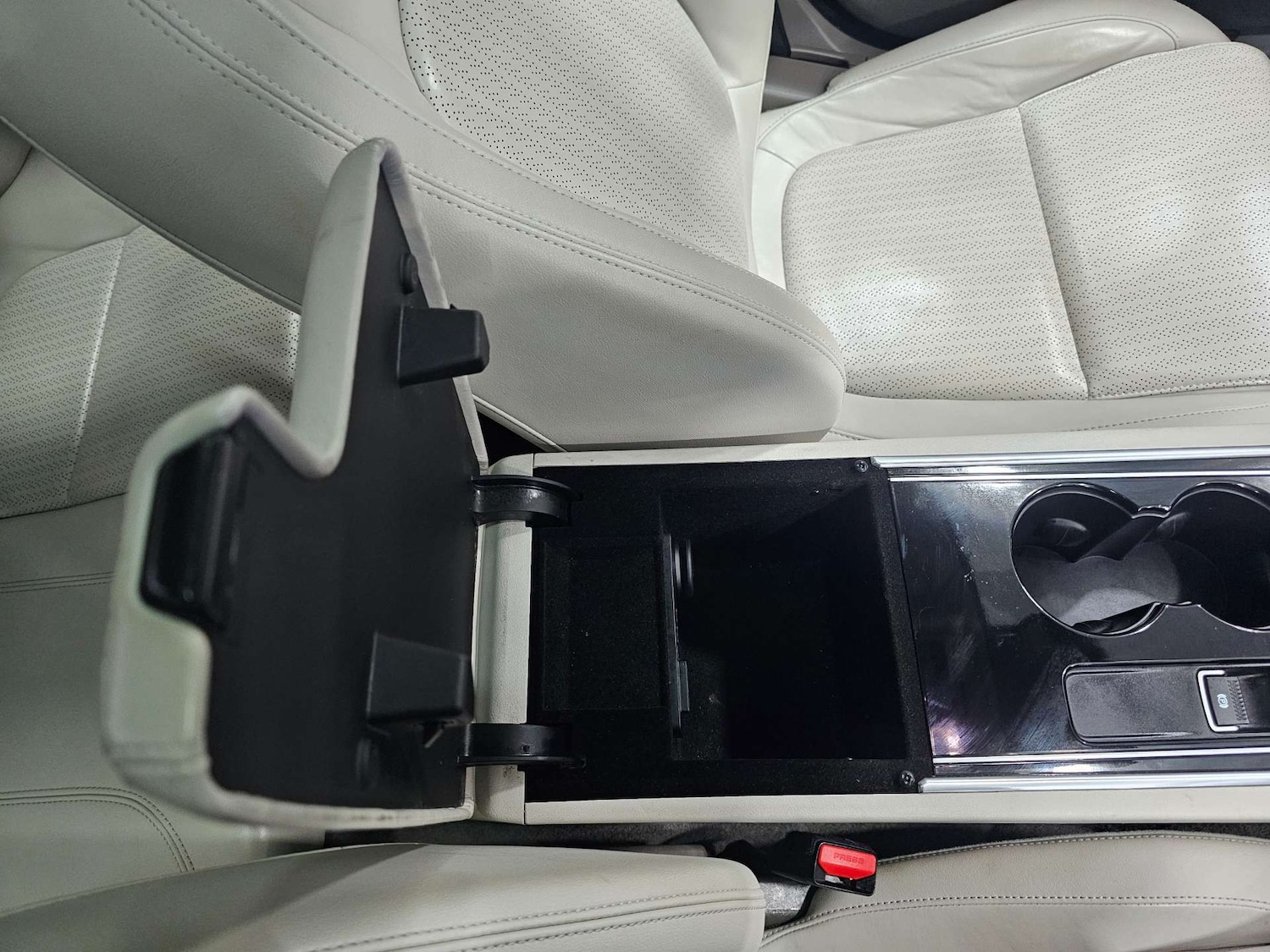 Used Jaguar XE 2017 for sale - 76972341: Photo 61