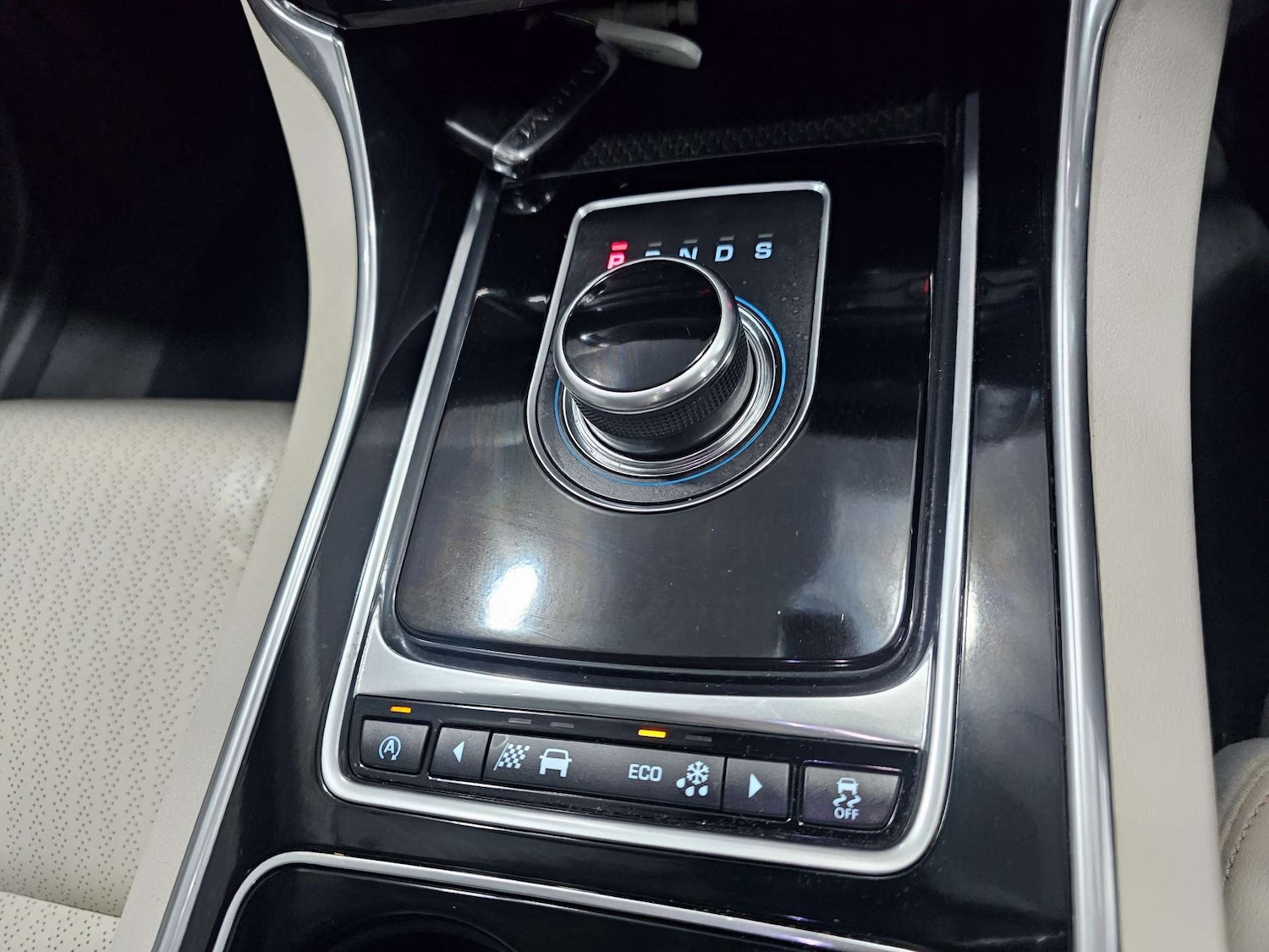 Used Jaguar XE 2017 for sale - 76972341: Photo 63