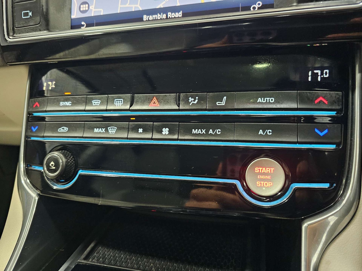 Used Jaguar XE 2017 for sale - 76972341: Photo 64