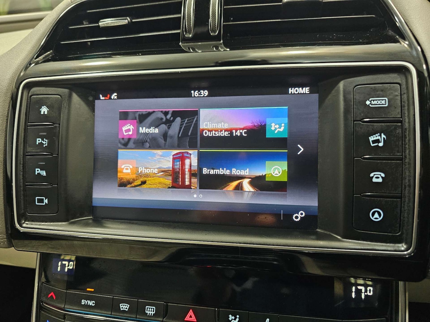 Used Jaguar XE 2017 for sale - 76972341: Photo 66