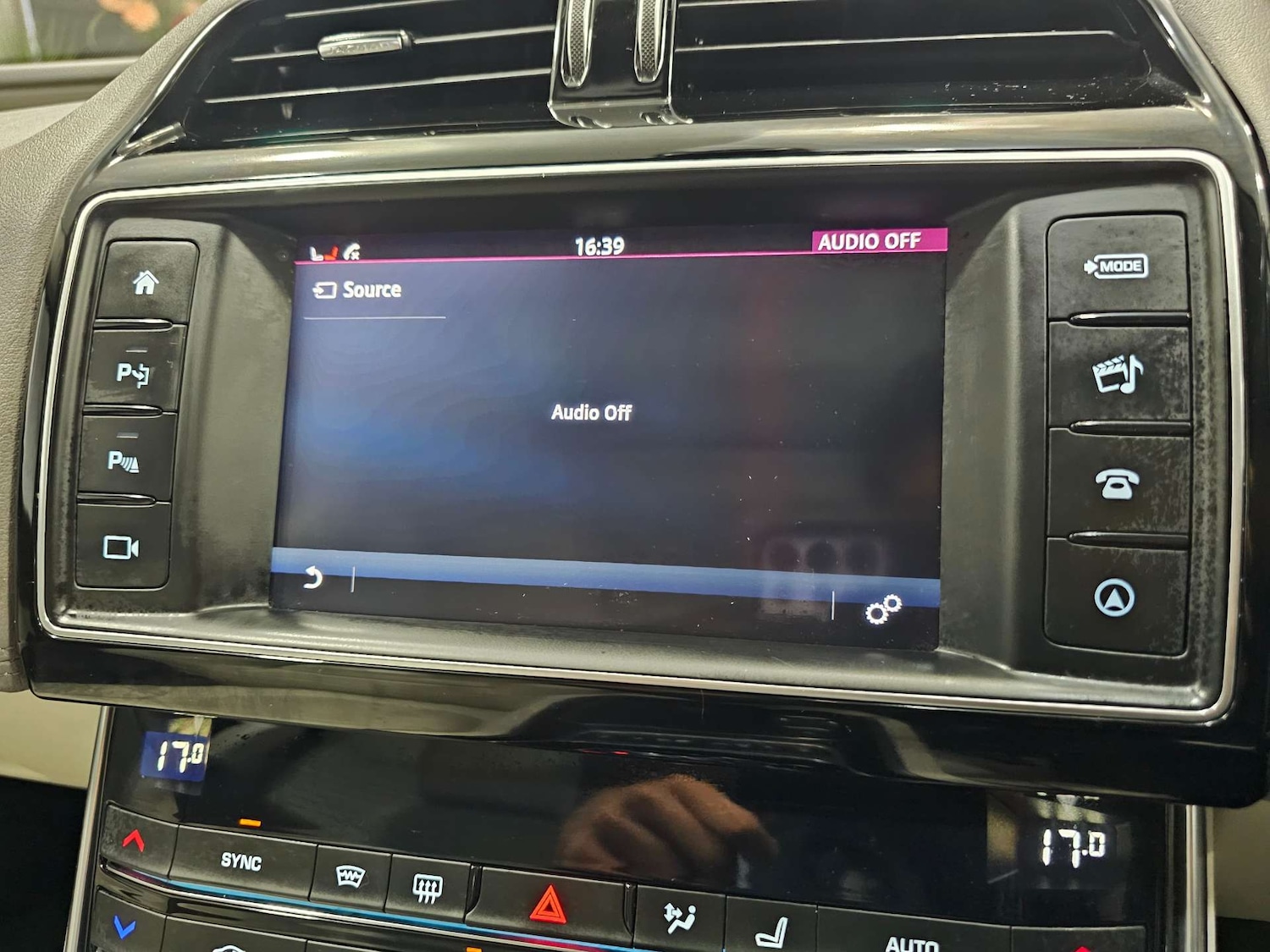 Used Jaguar XE 2017 for sale - 76972341: Photo 67