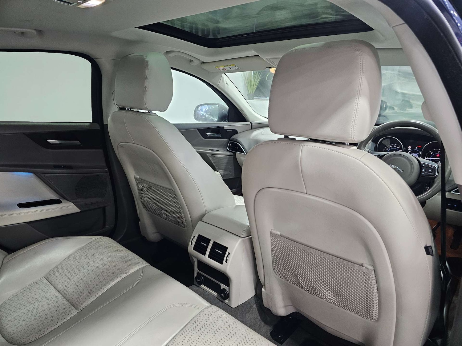 Used Jaguar XE 2017 for sale - 76972341: Photo 77