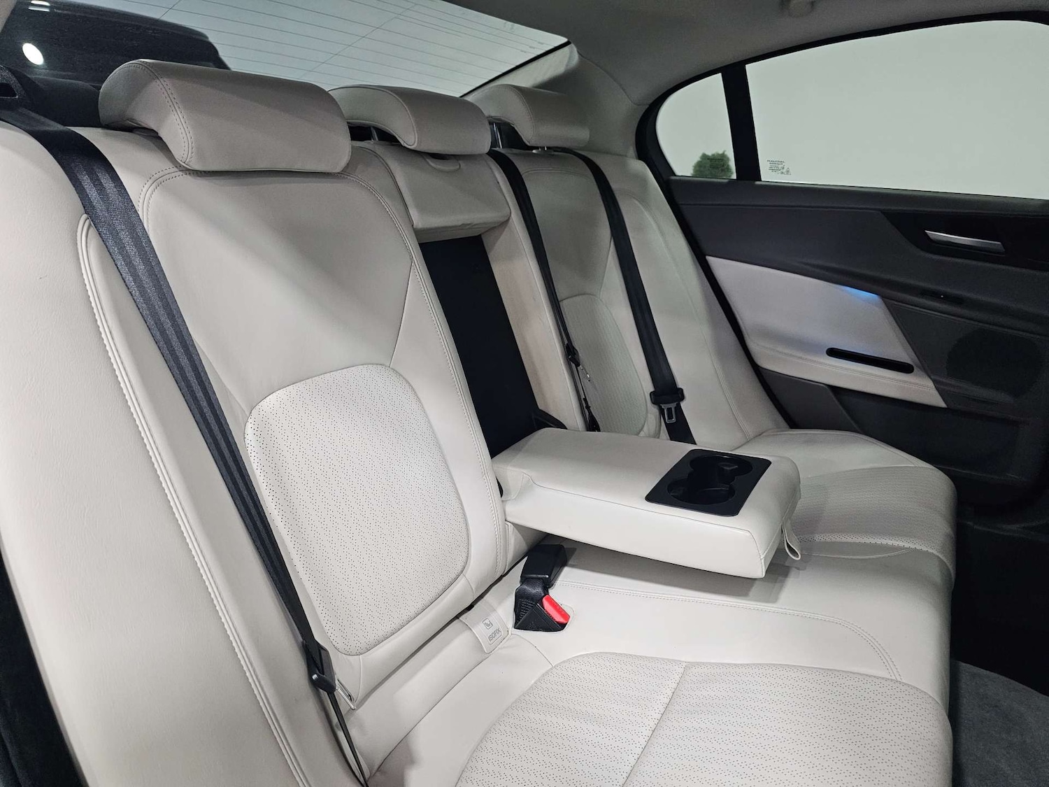 Used Jaguar XE 2017 for sale - 76972341: Photo 79