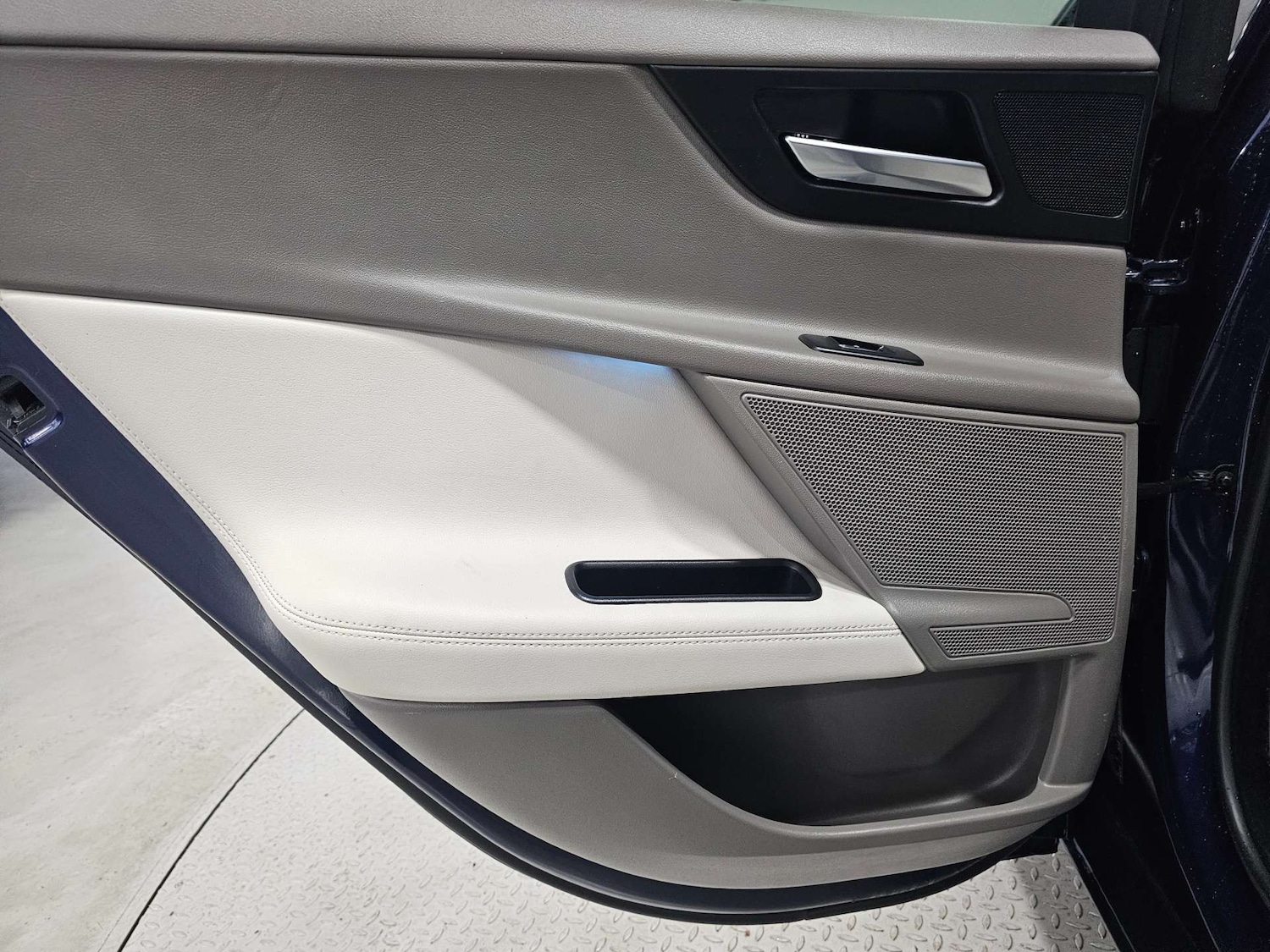 Used Jaguar XE 2017 for sale - 76972341: Photo 82