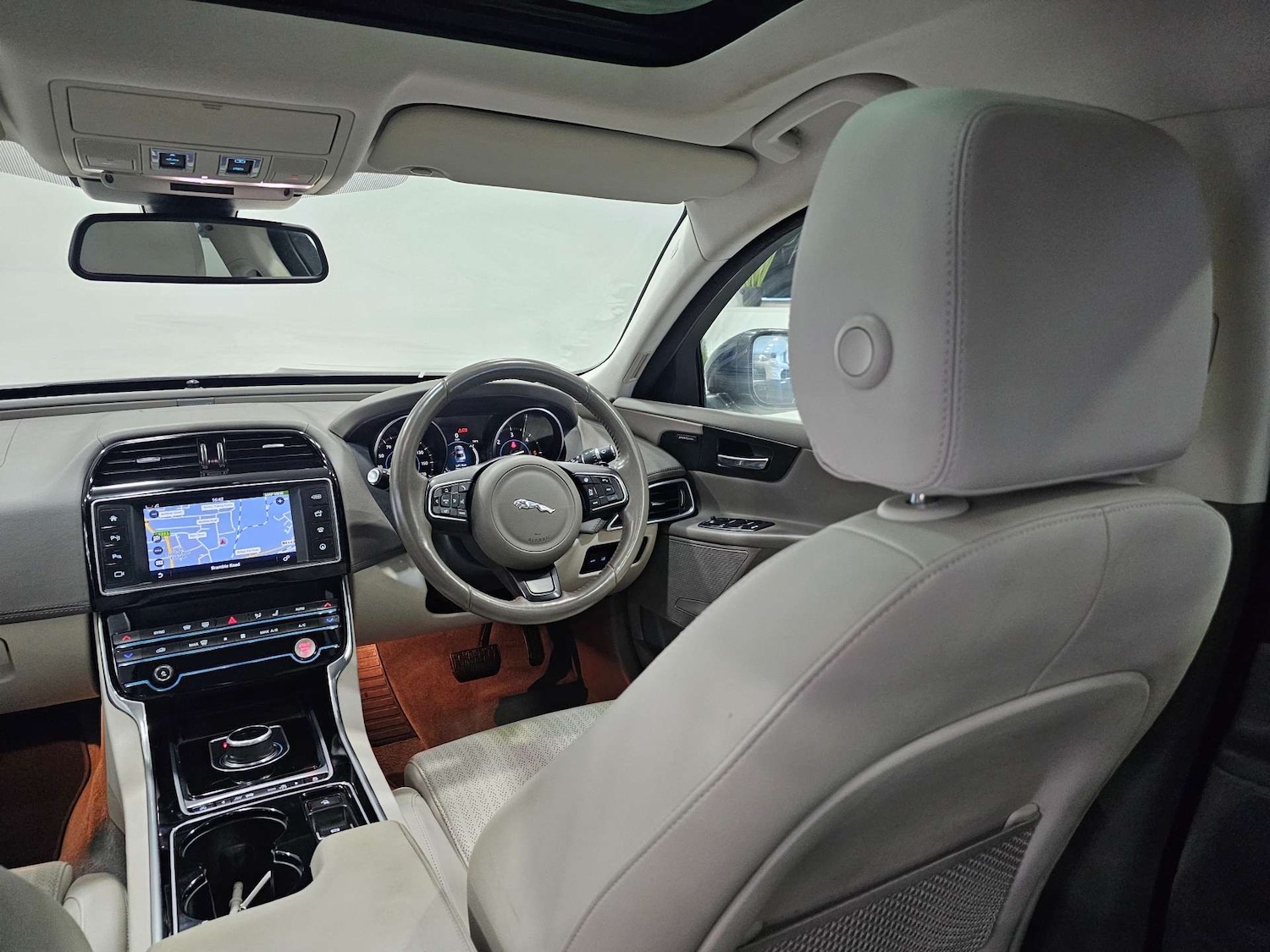 Used Jaguar XE 2017 for sale - 76972341: Photo 87