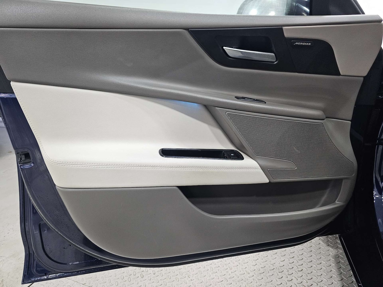 Used Jaguar XE 2017 for sale - 76972341: Photo 88