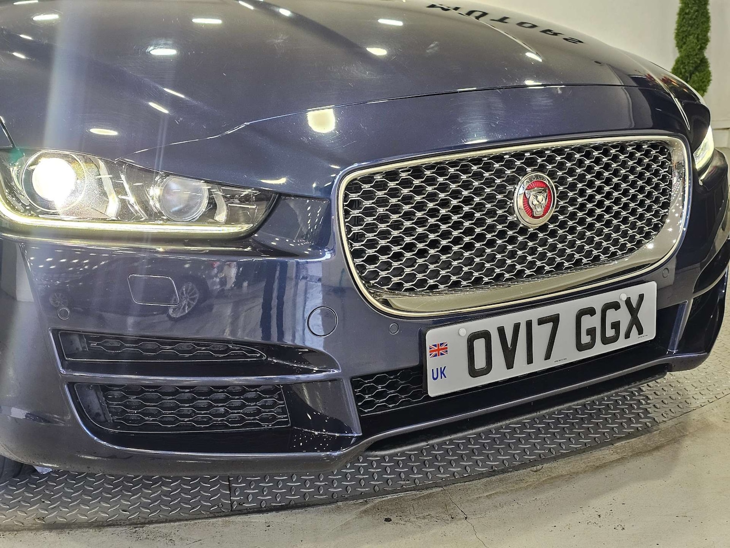 Used Jaguar XE 2017 for sale - 76972341: Photo 9