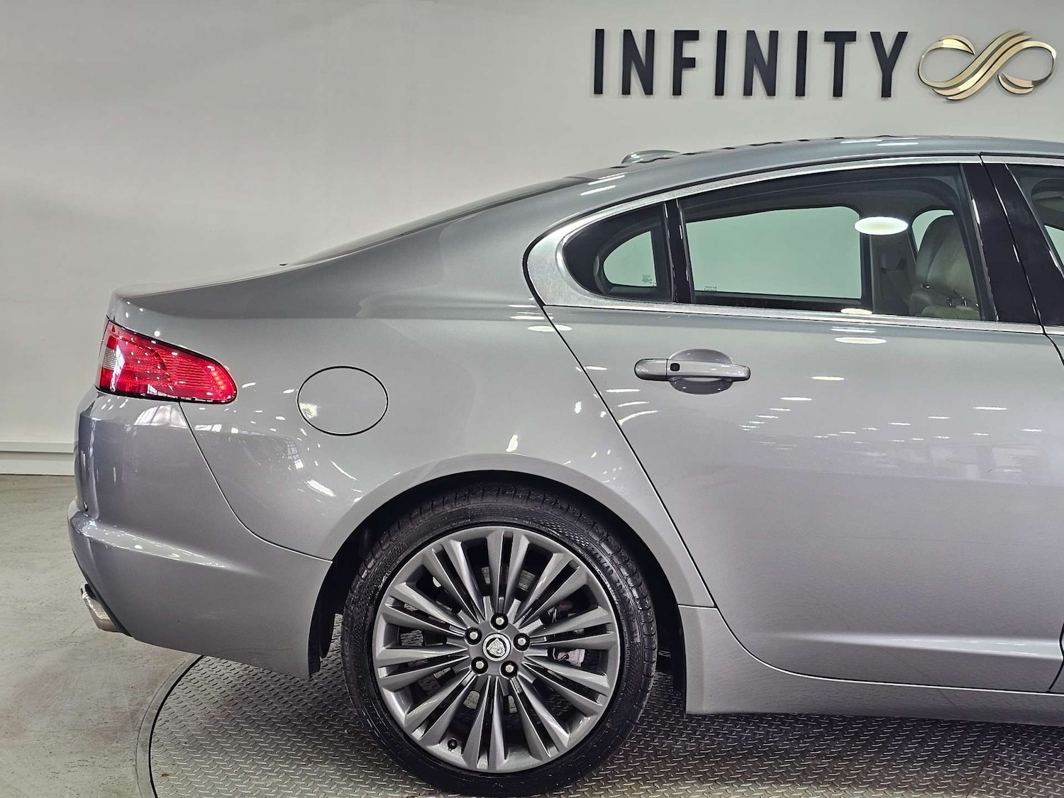 Used Jaguar XF 2010 for sale - 76972368: Photo 19