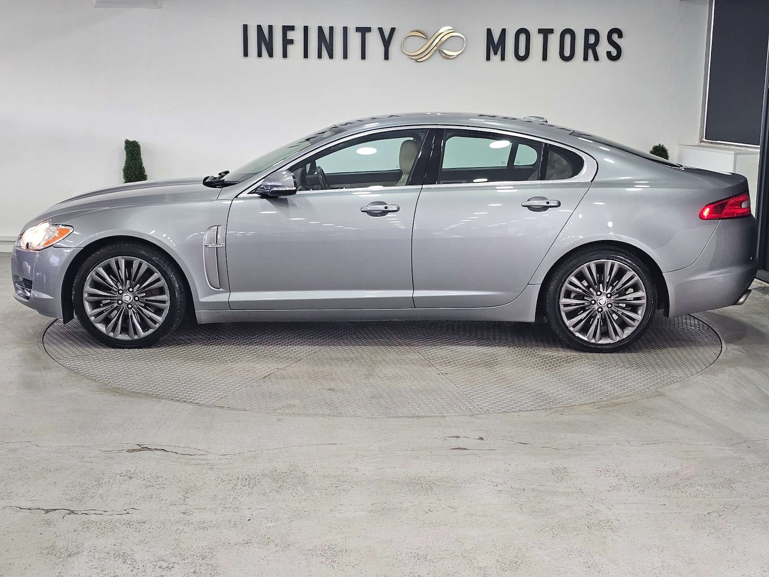 Used Jaguar XF 2010 for sale - 76972368: Photo 32