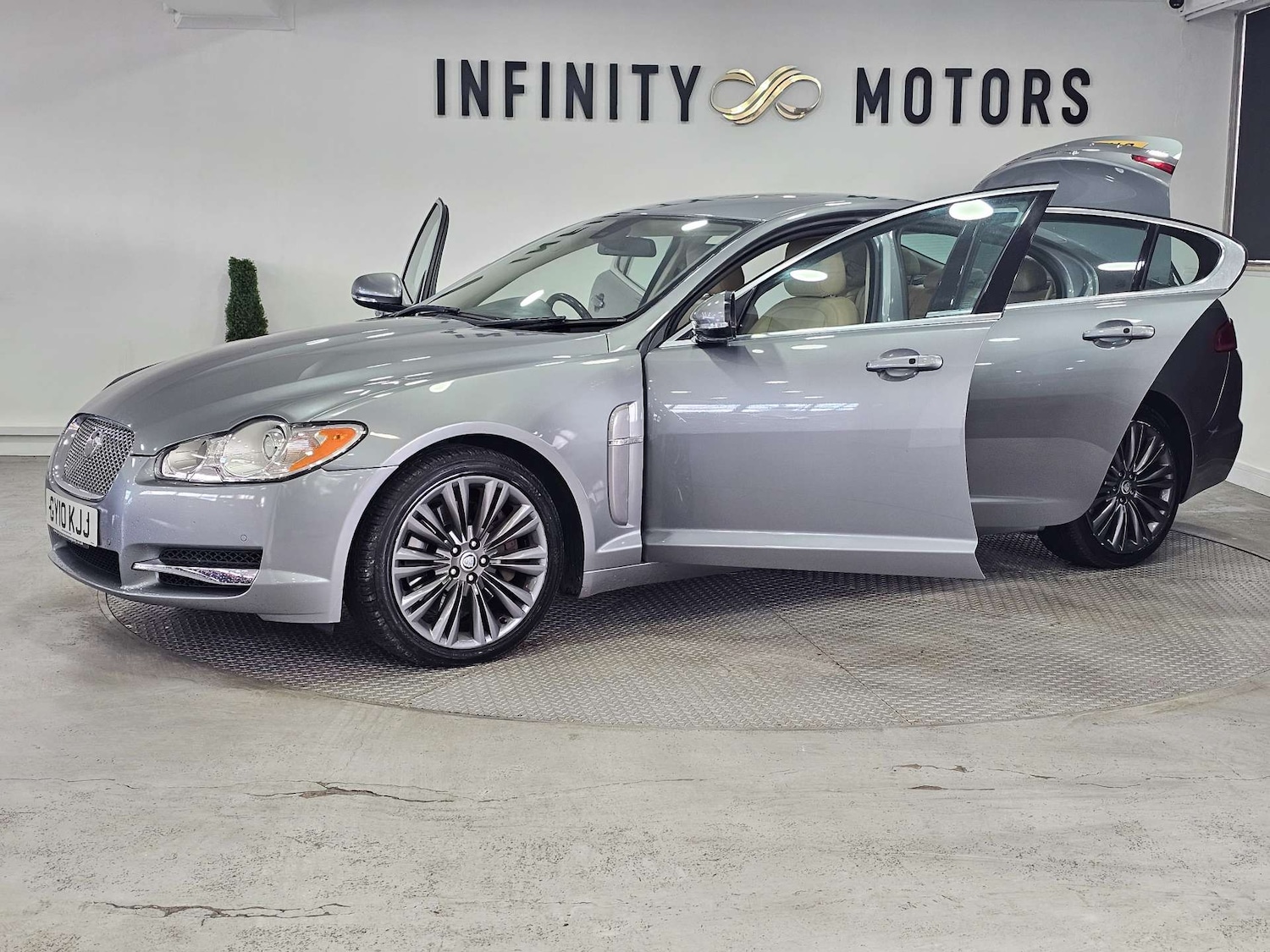 Used Jaguar XF 2010 for sale - 76972368: Photo 37