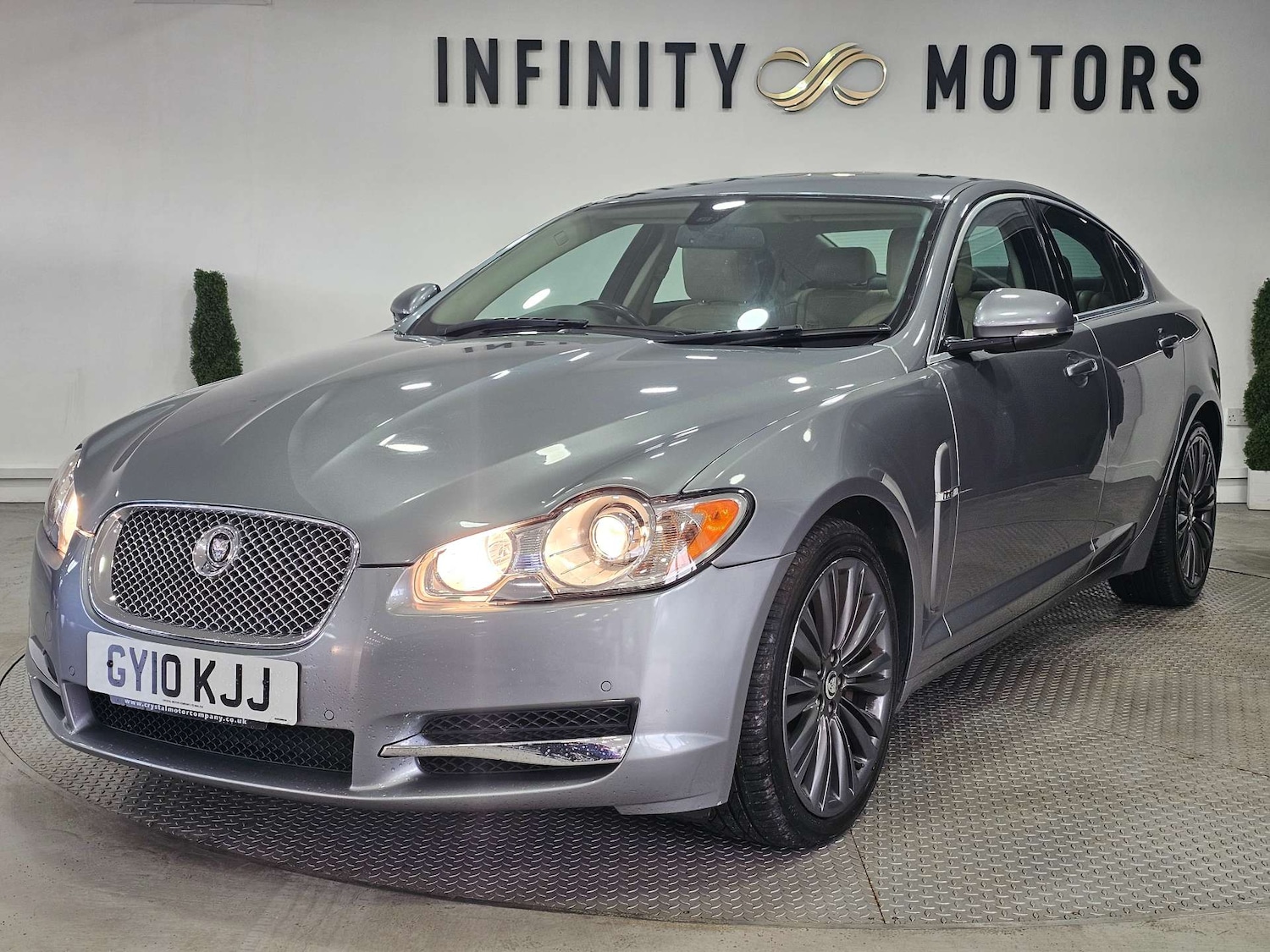 Used Jaguar XF 2010 for sale - 76972368: Photo 4