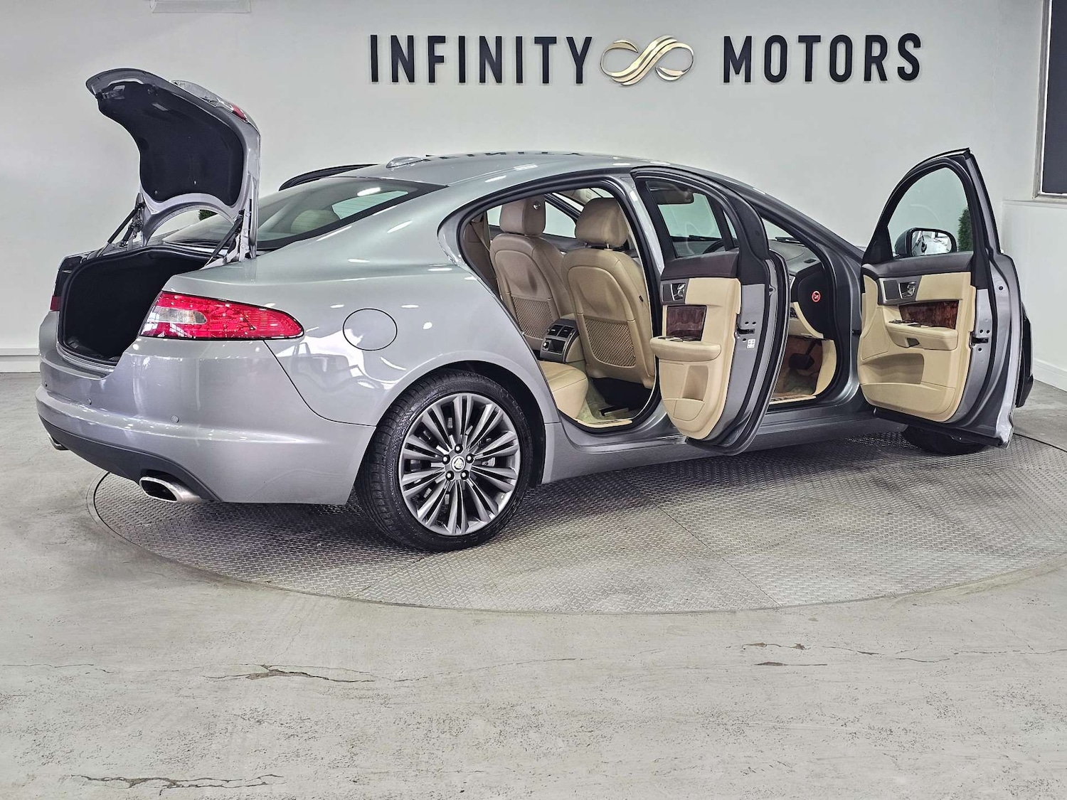 Used Jaguar XF 2010 for sale - 76972368: Photo 41