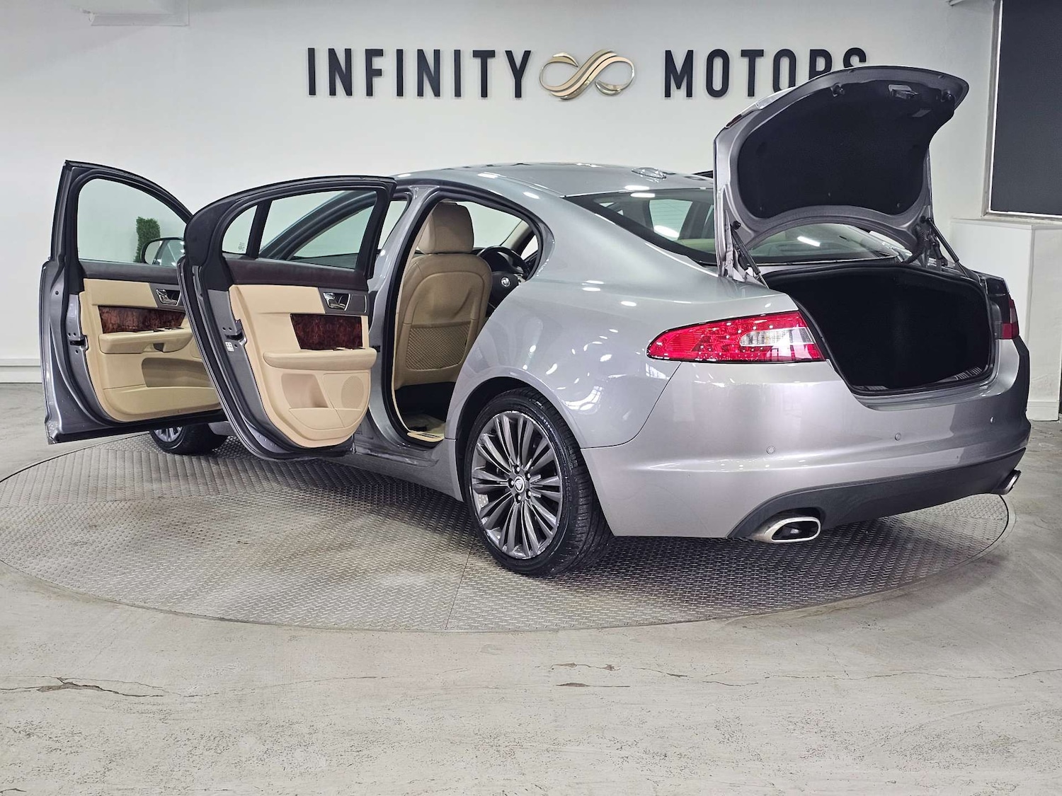 Used Jaguar XF 2010 for sale - 76972368: Photo 43