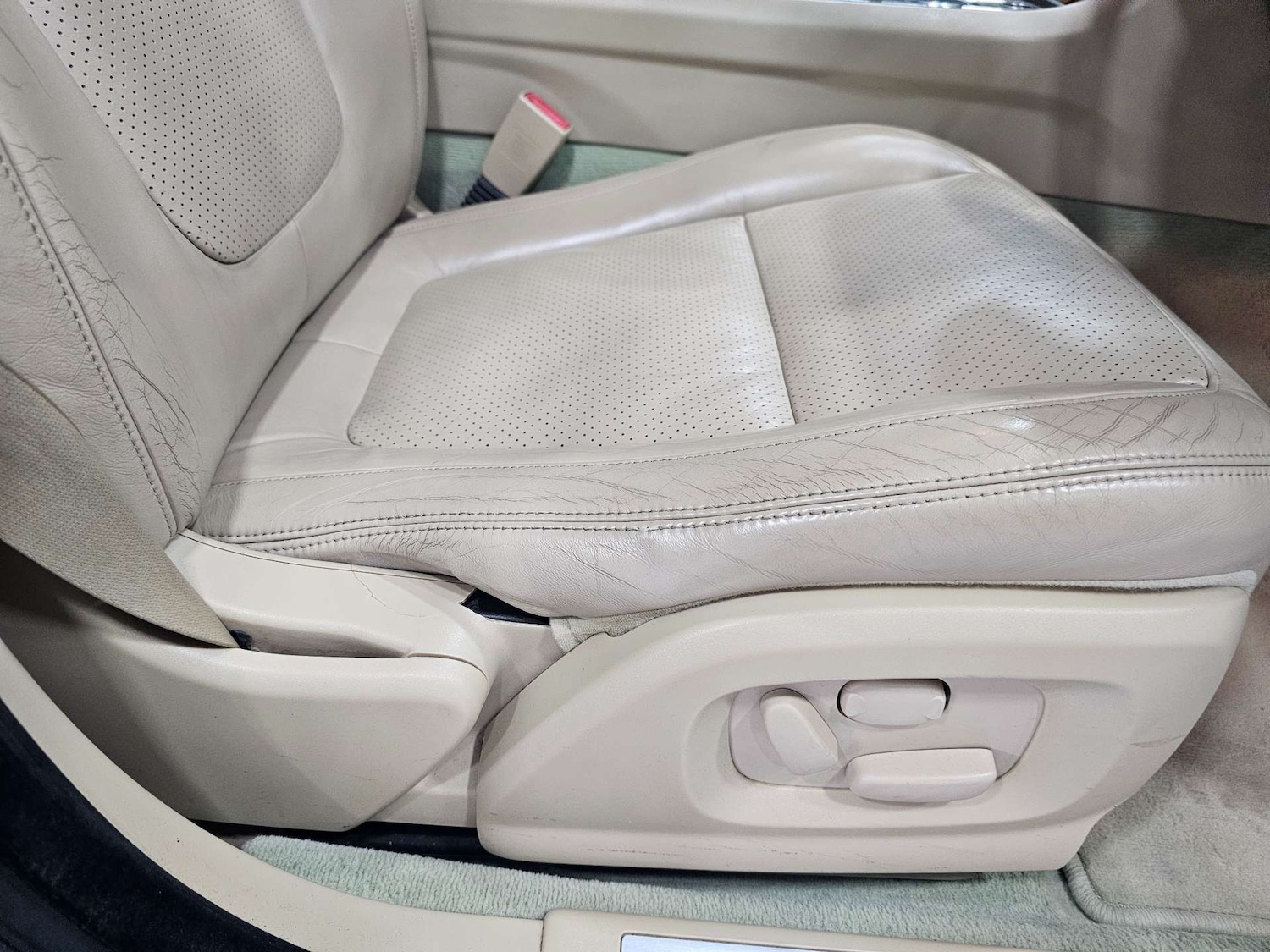 Used Jaguar XF 2010 for sale - 76972368: Photo 45