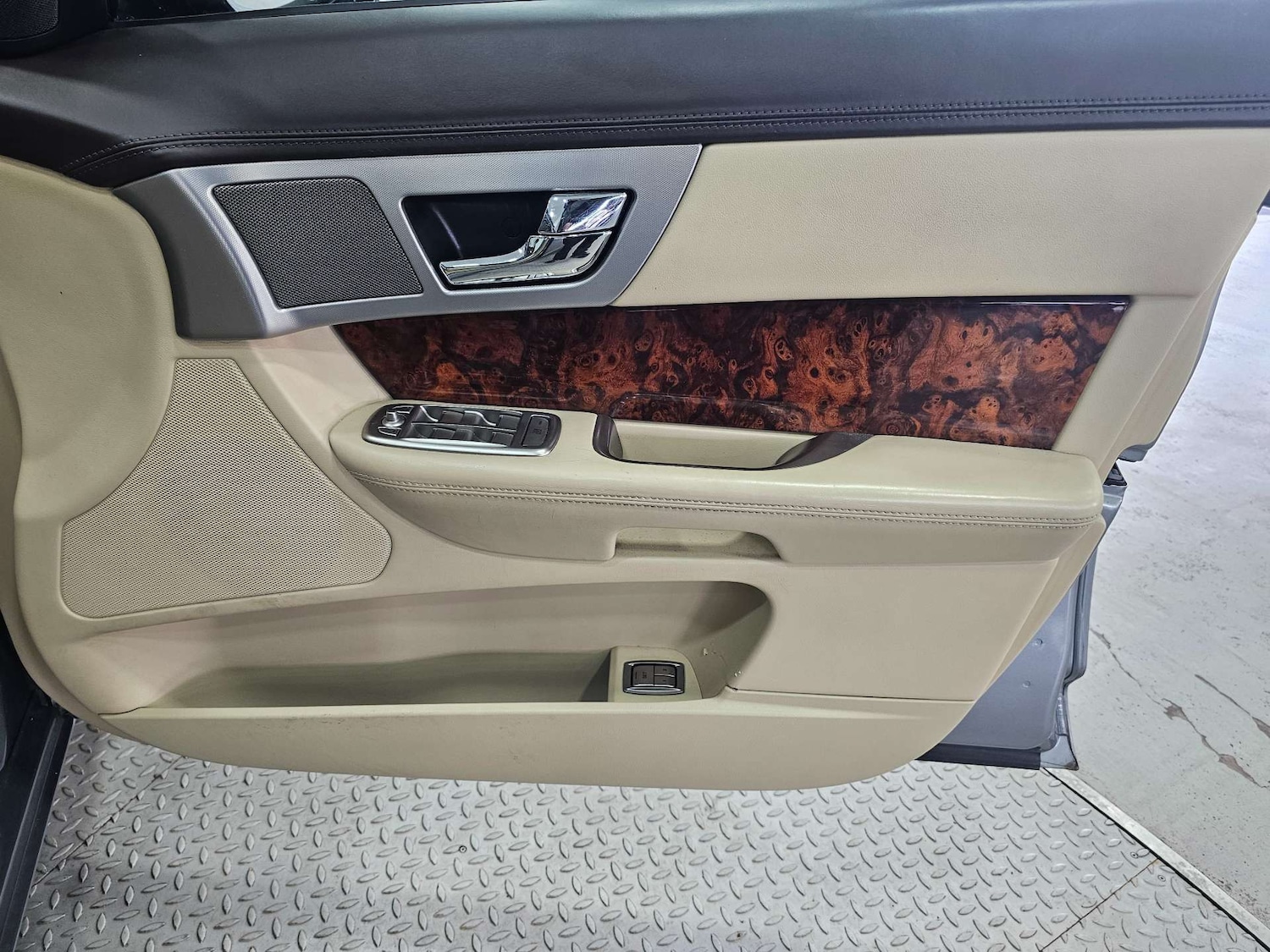 Used Jaguar XF 2010 for sale - 76972368: Photo 46