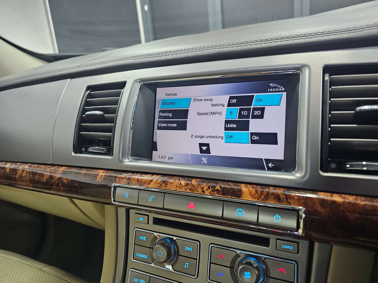 Used Jaguar XF 2010 for sale - 76972368: Photo 68