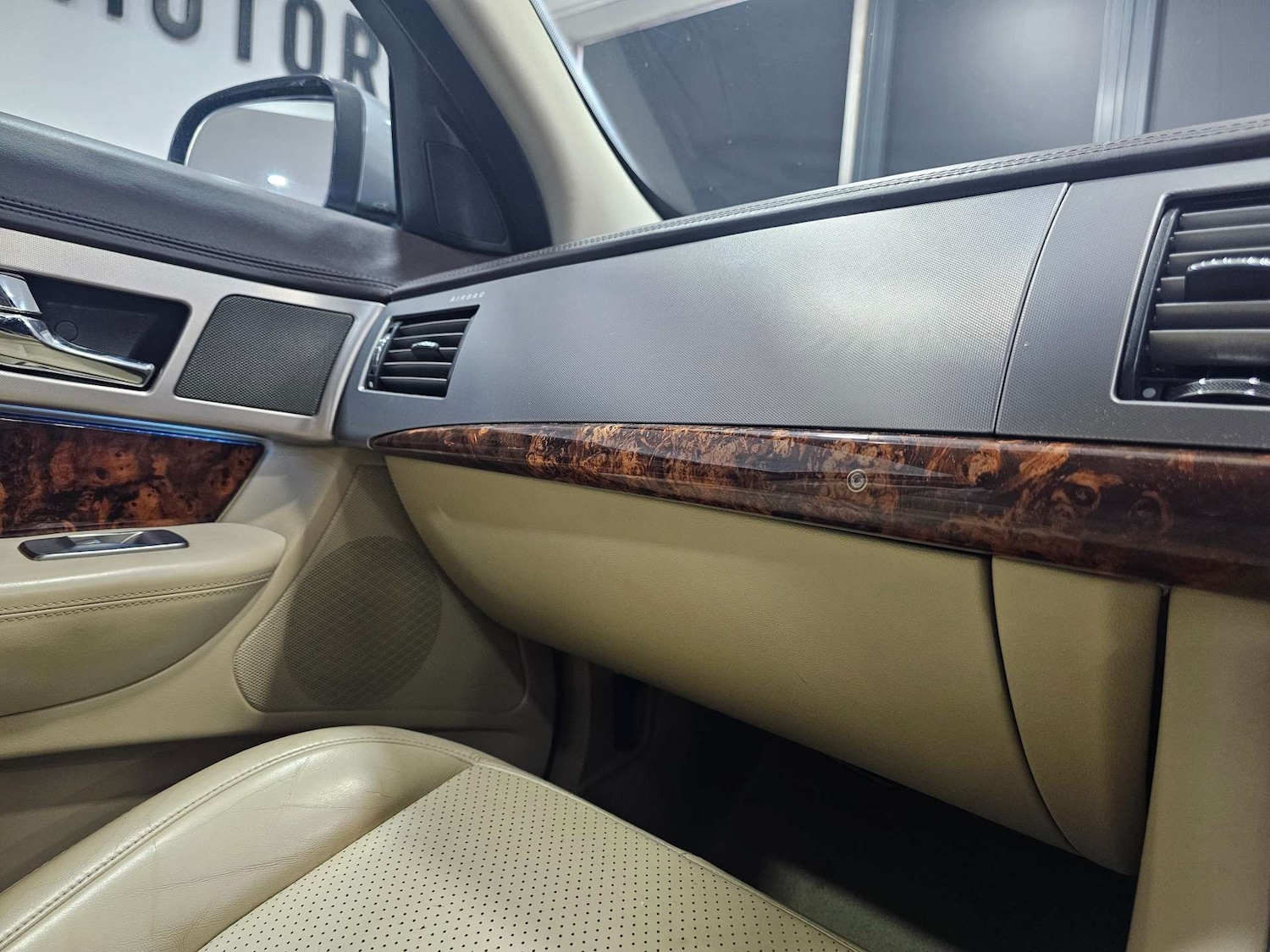 Used Jaguar XF 2010 for sale - 76972368: Photo 70