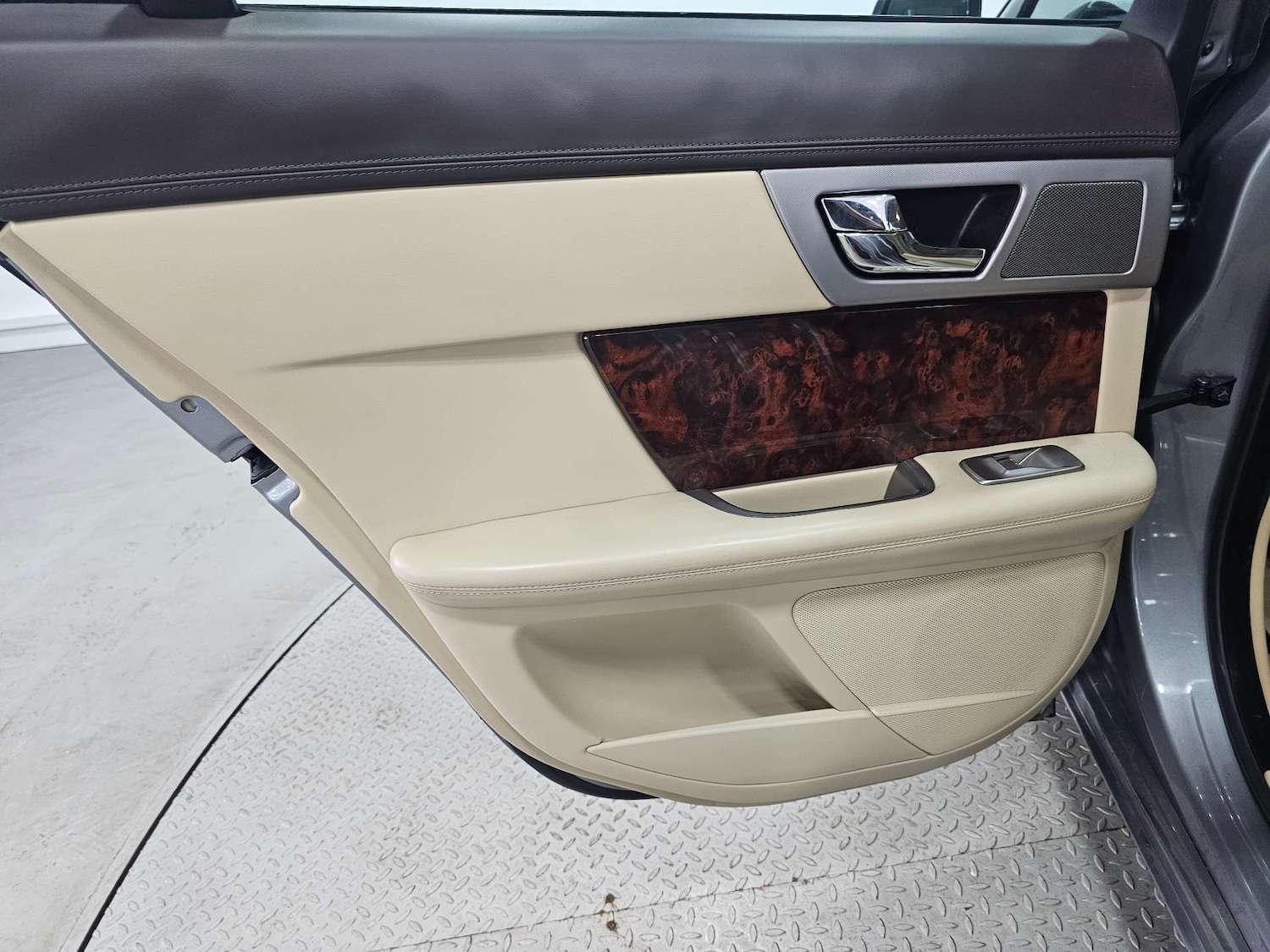 Used Jaguar XF 2010 for sale - 76972368: Photo 82