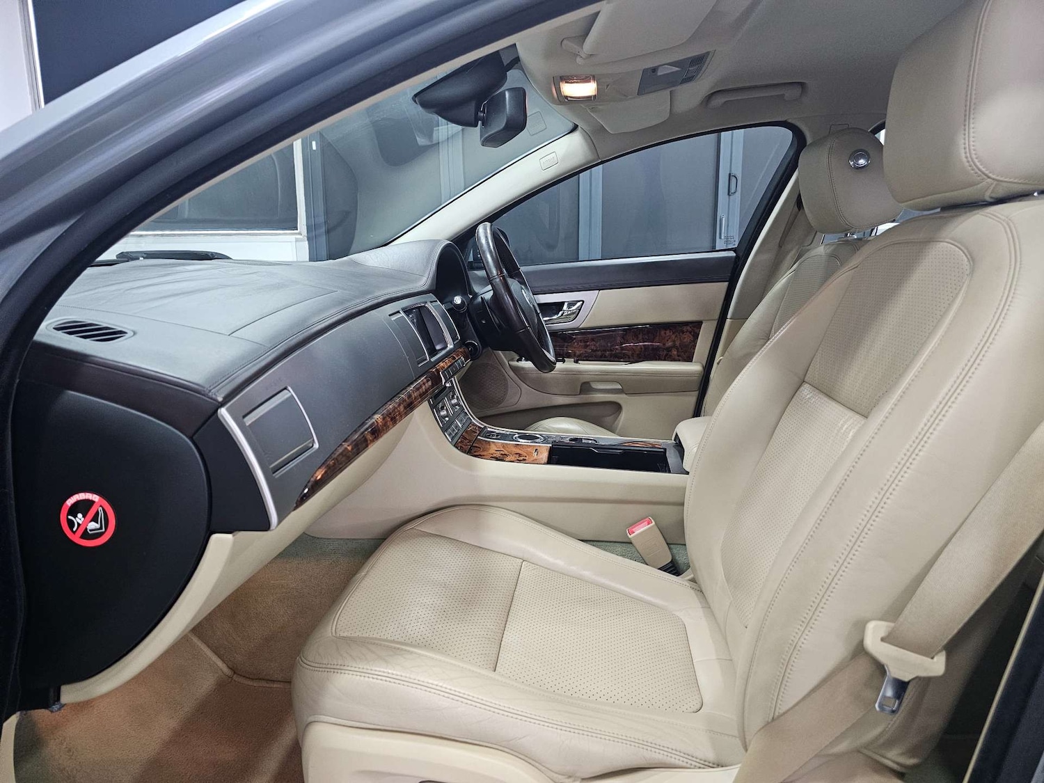 Used Jaguar XF 2010 for sale - 76972368: Photo 84