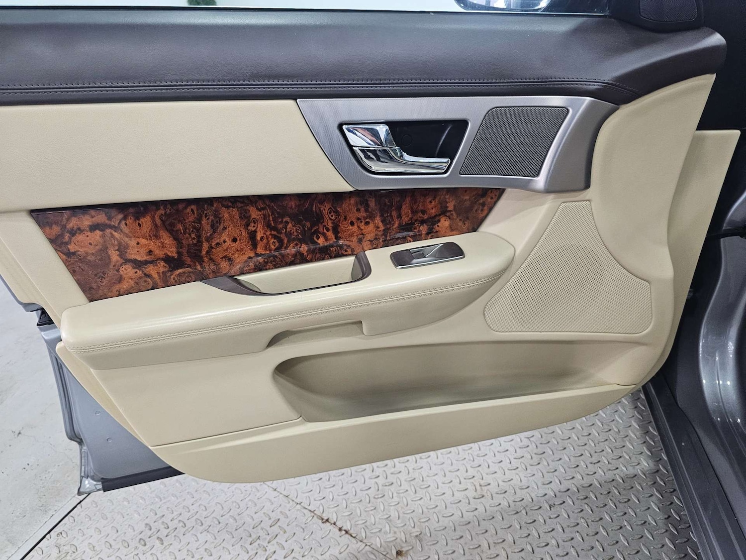 Used Jaguar XF 2010 for sale - 76972368: Photo 86