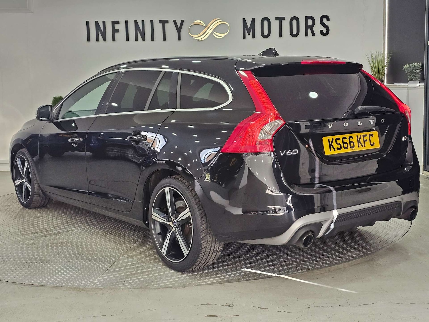 Used Volvo V60 2016 for sale - 77836346: Photo 25