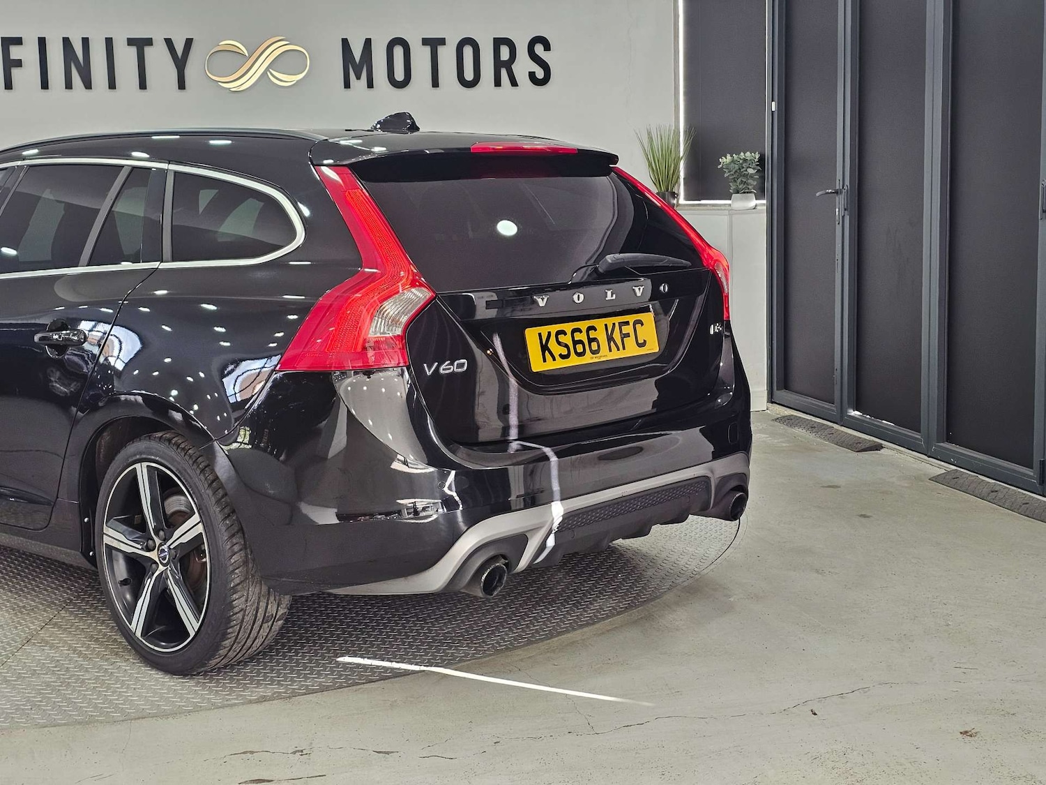 Used Volvo V60 2016 for sale - 77836346: Photo 26