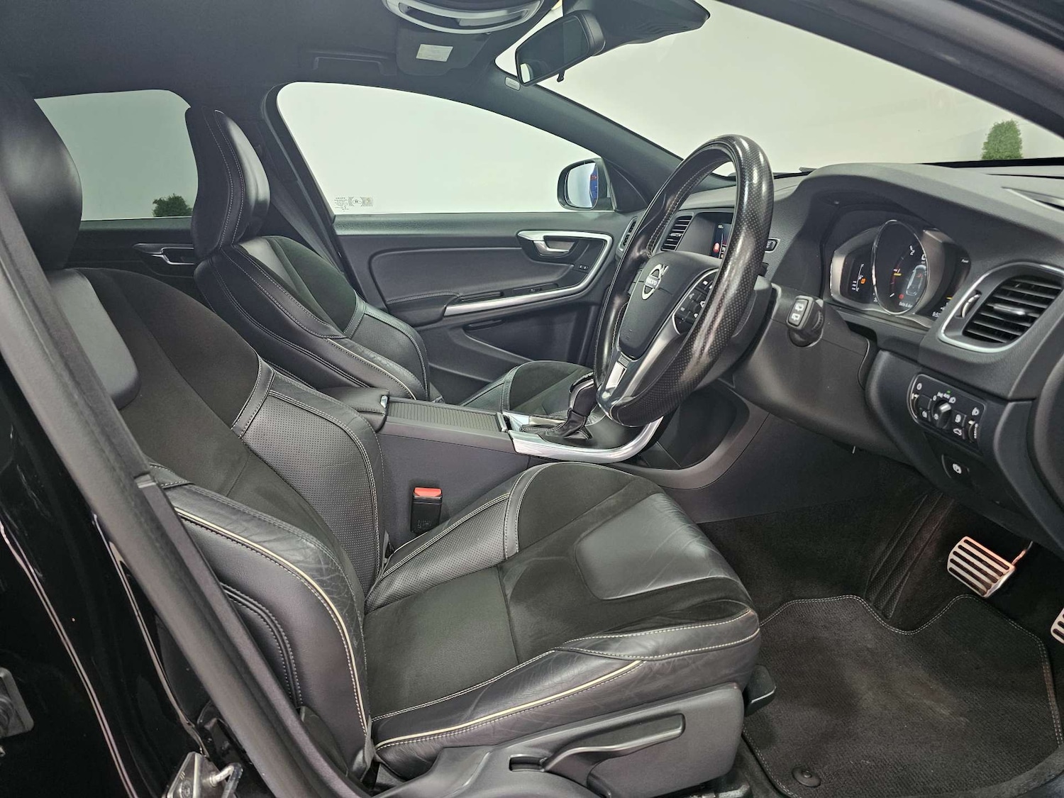 Used Volvo V60 2016 for sale - 77836346: Photo 3