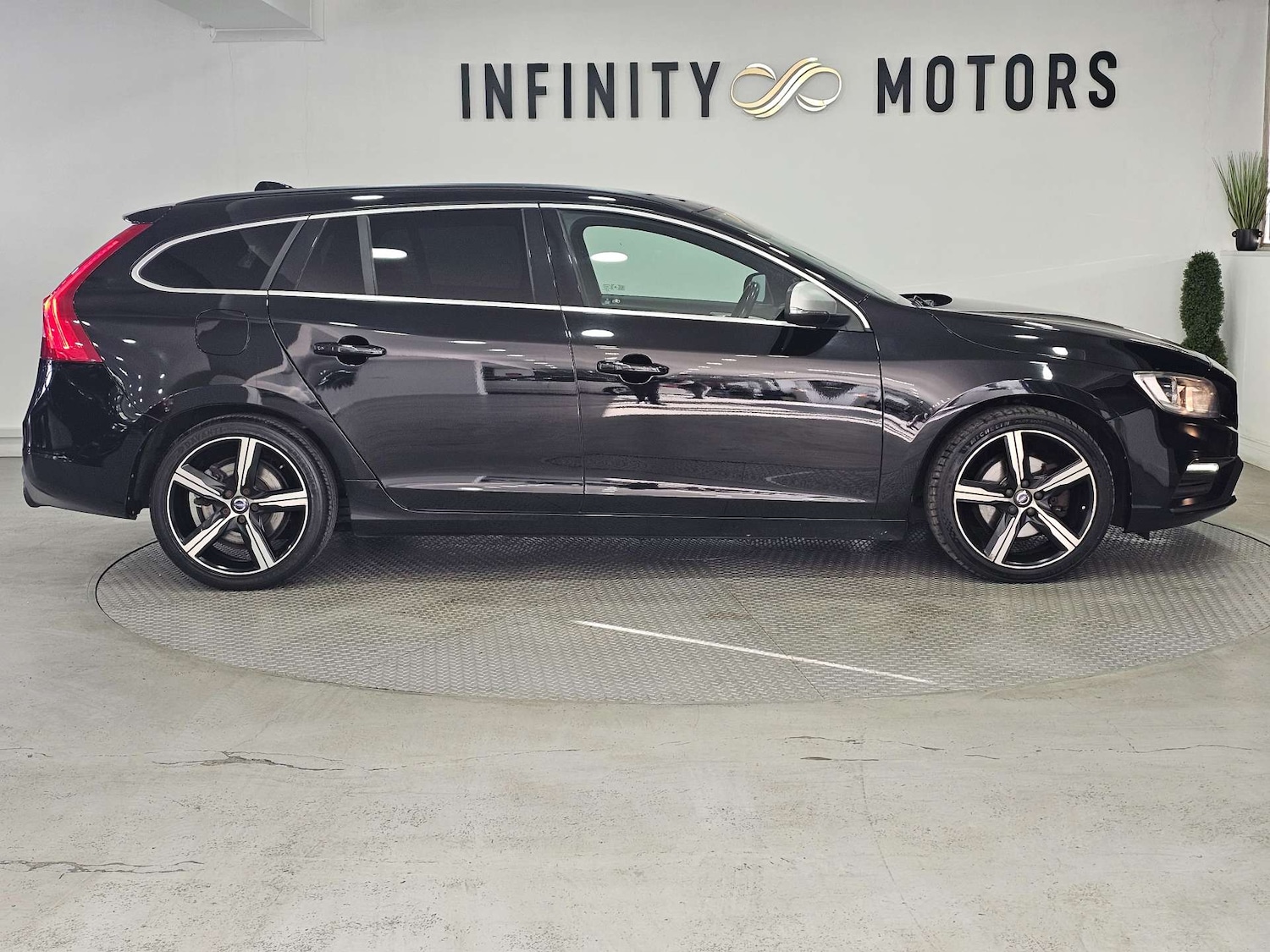 Used Volvo V60 2016 for sale - 77836346: Photo 34