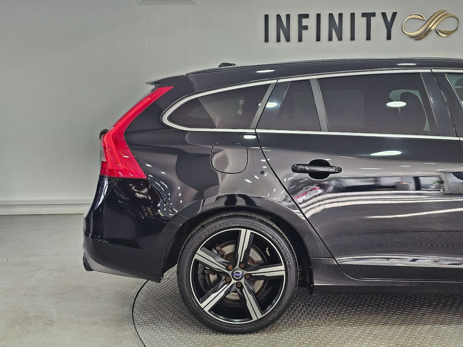 Used Volvo V60 2016 for sale - 77836346: Photo 36