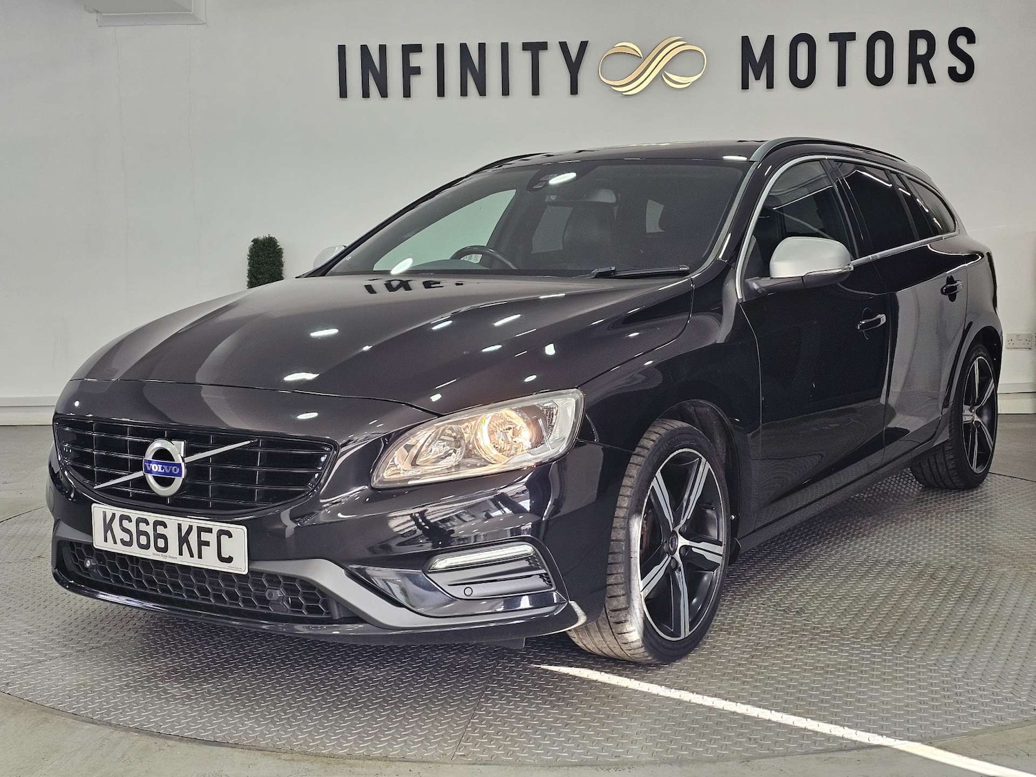 Used Volvo V60 2016 for sale - 77836346: Photo 4